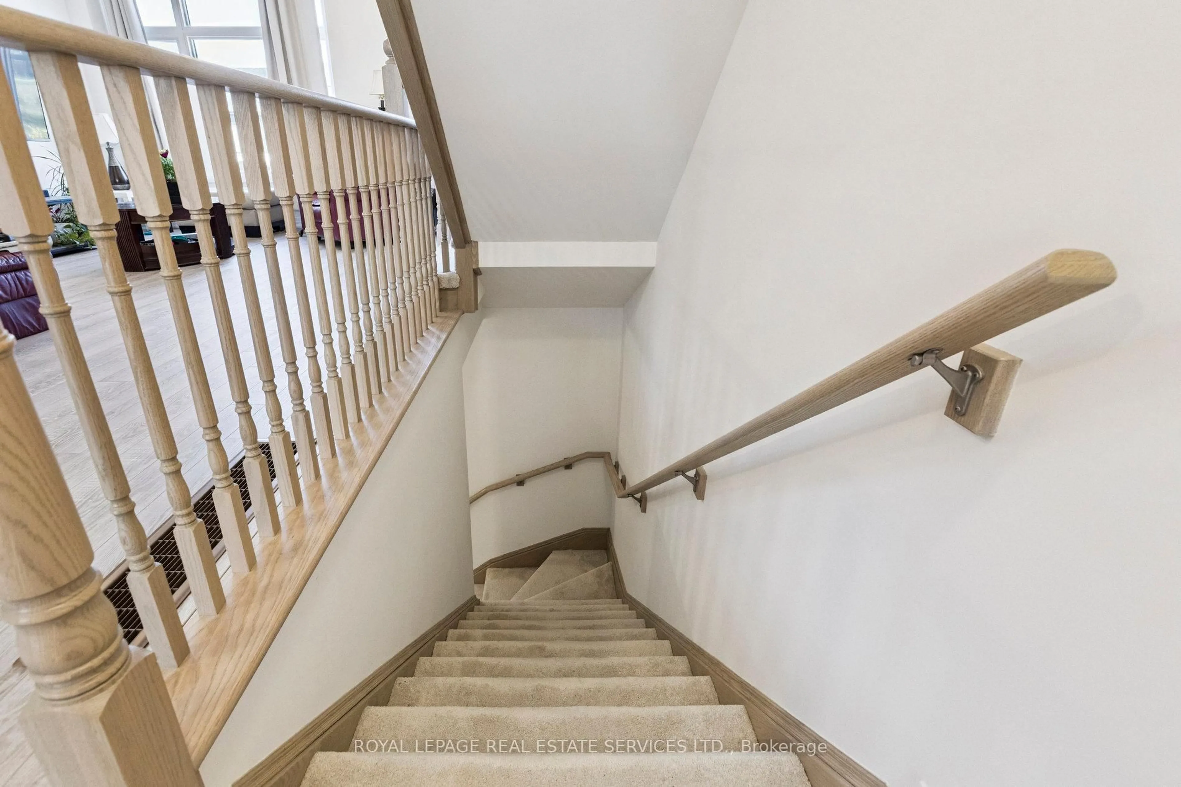 Stairs for 400 Newman Dr #31, Cambridge Ontario N1S 0E8