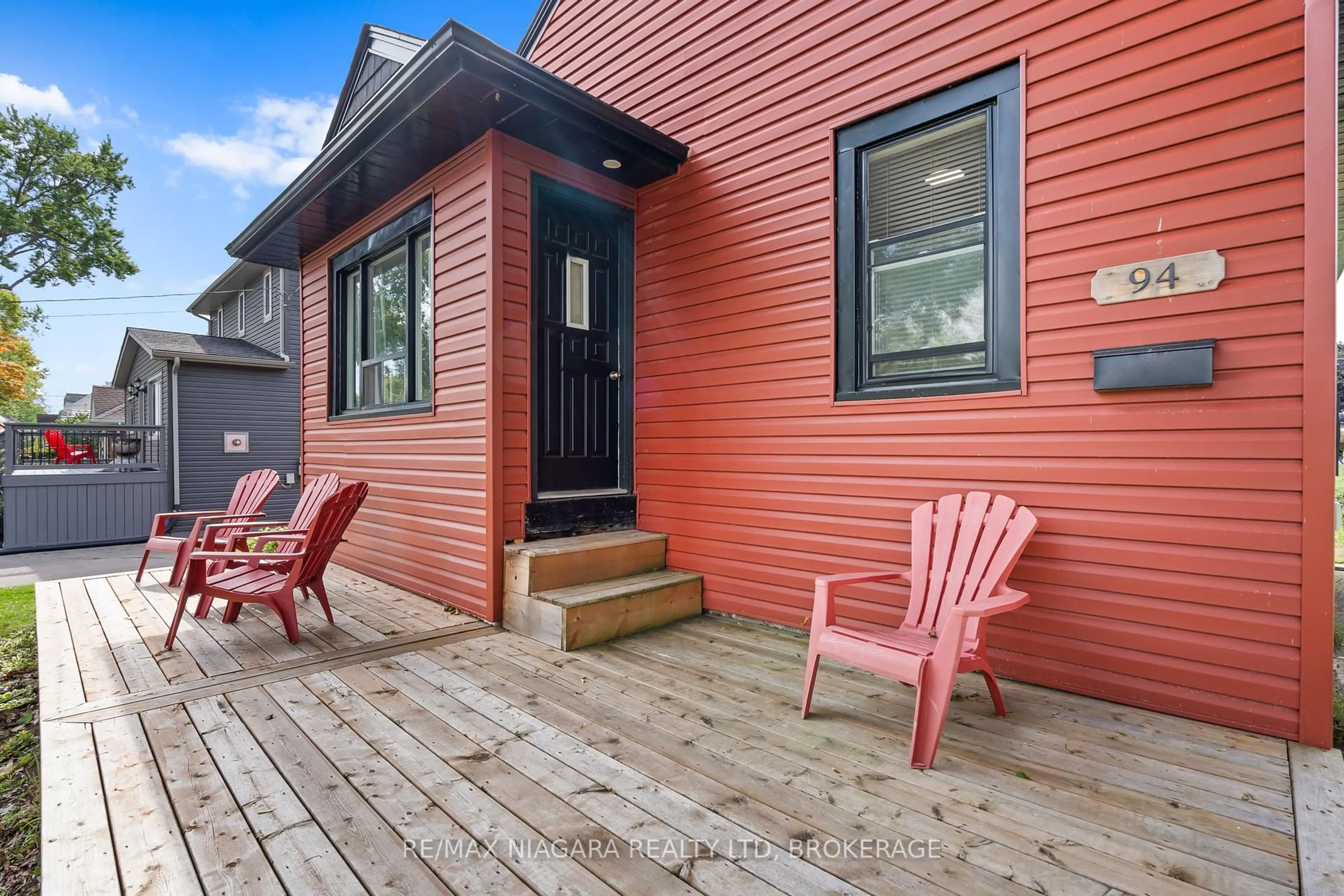 Patio, street for 94 Clare Ave, Port Colborne Ontario L3K 5H4