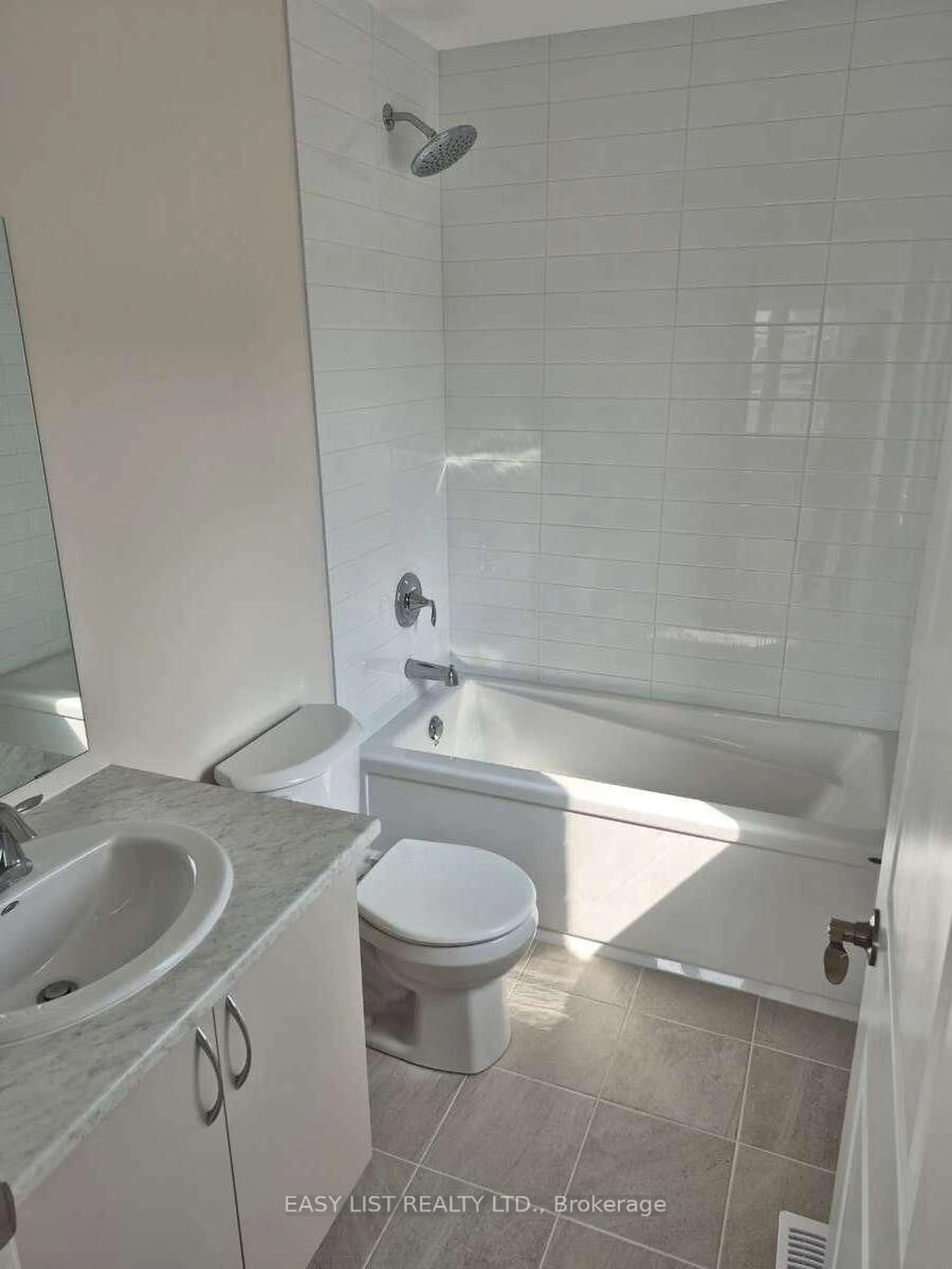Standard bathroom, ceramic/tile floor for 402 Sadler Way, Peterborough Ontario K9K 0H3