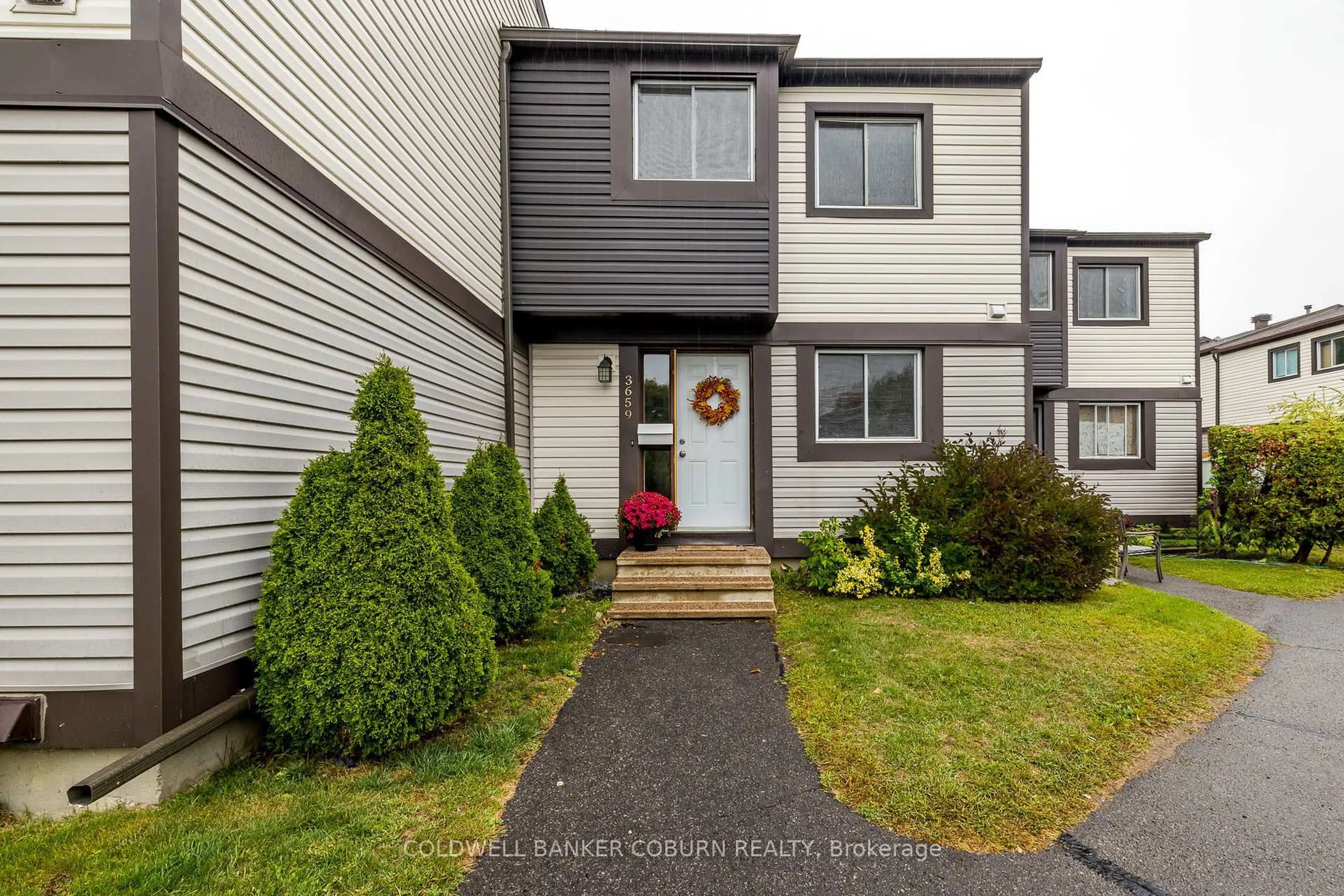 Home with vinyl exterior material, street for 3659 Aladdin Lane #82, Ottawa Ontario K1T 1V5