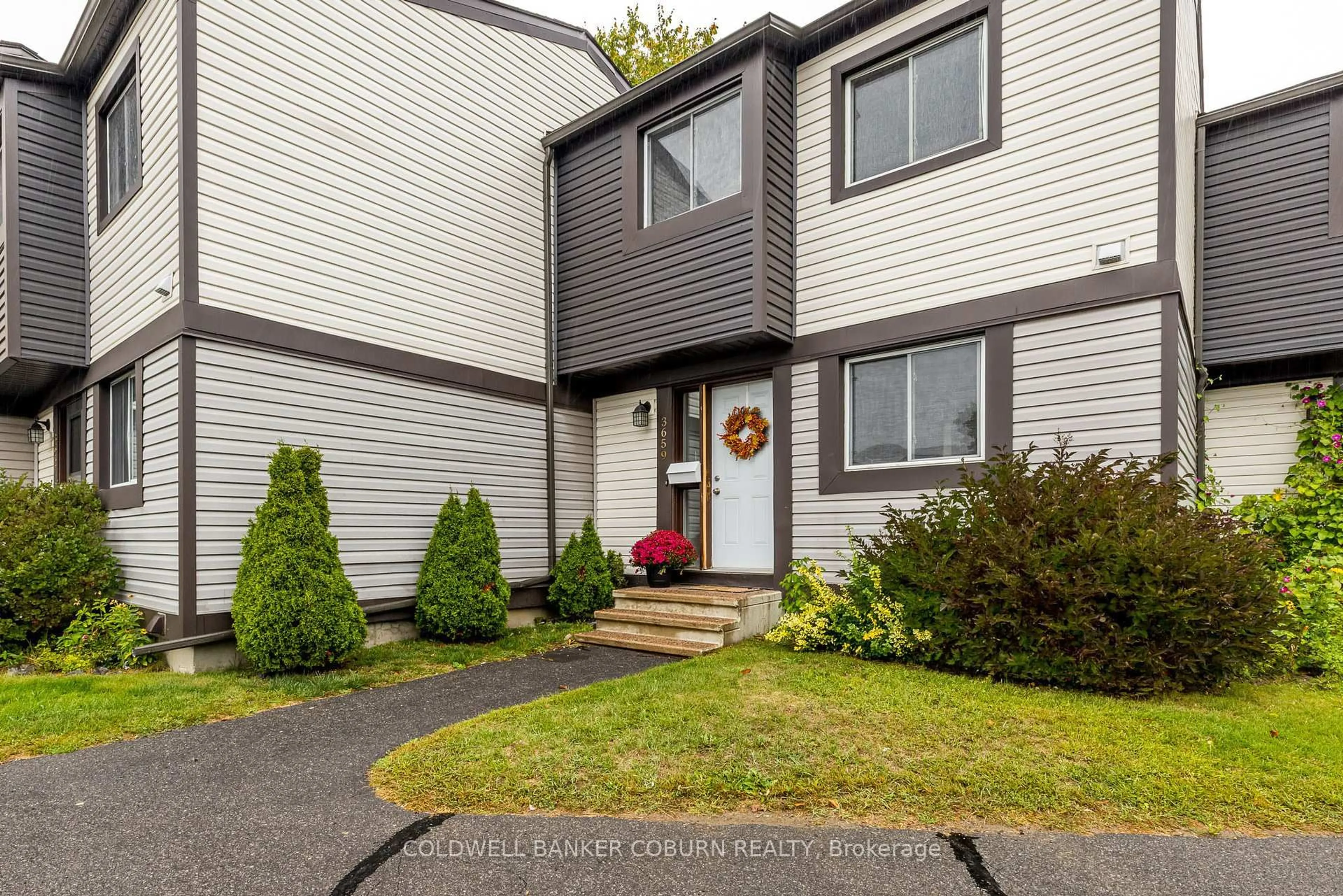 Home with vinyl exterior material, street for 3659 Aladdin Lane #82, Ottawa Ontario K1T 1V5