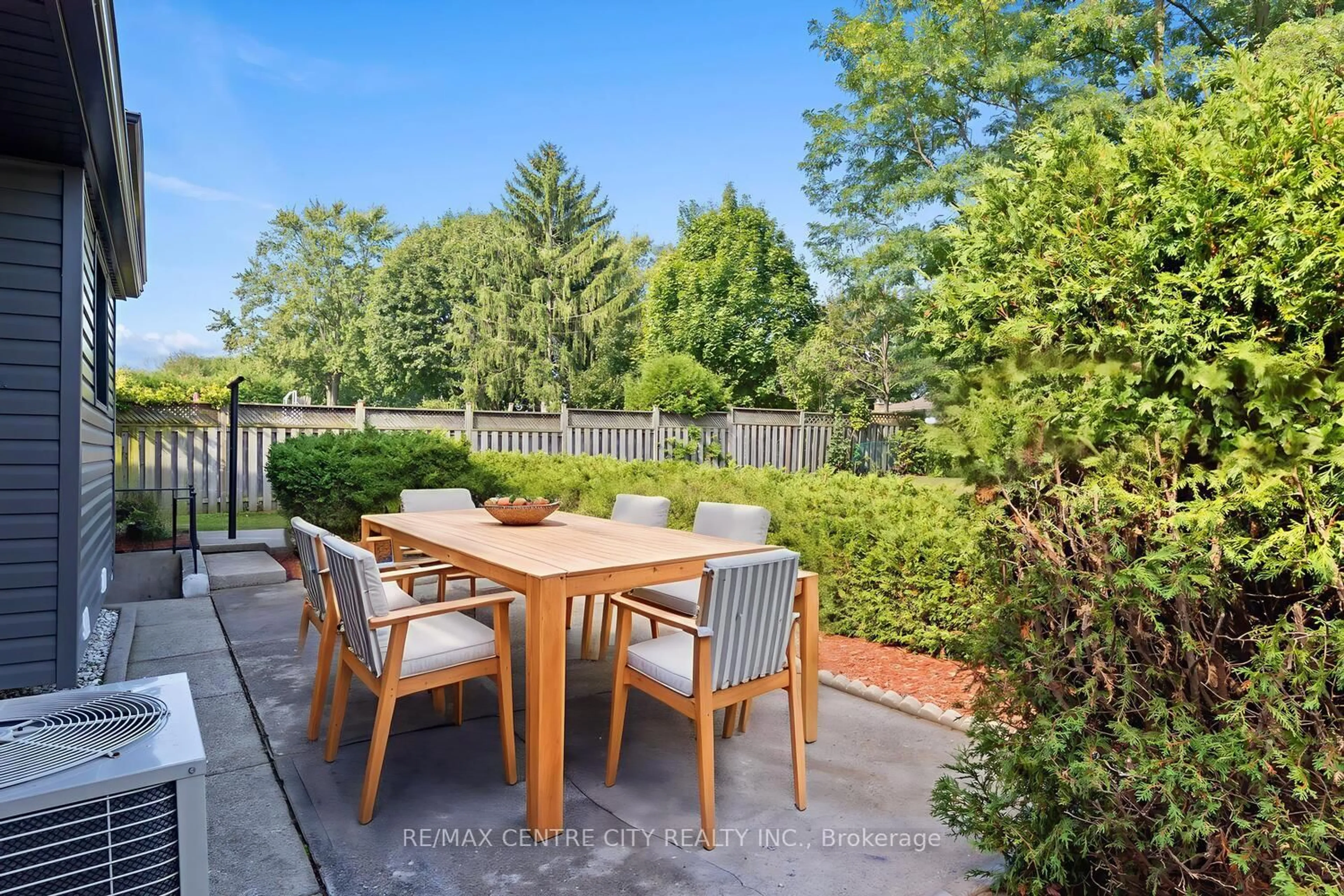 Patio, street for 12 Field Rd, London South Ontario N6P 1C5