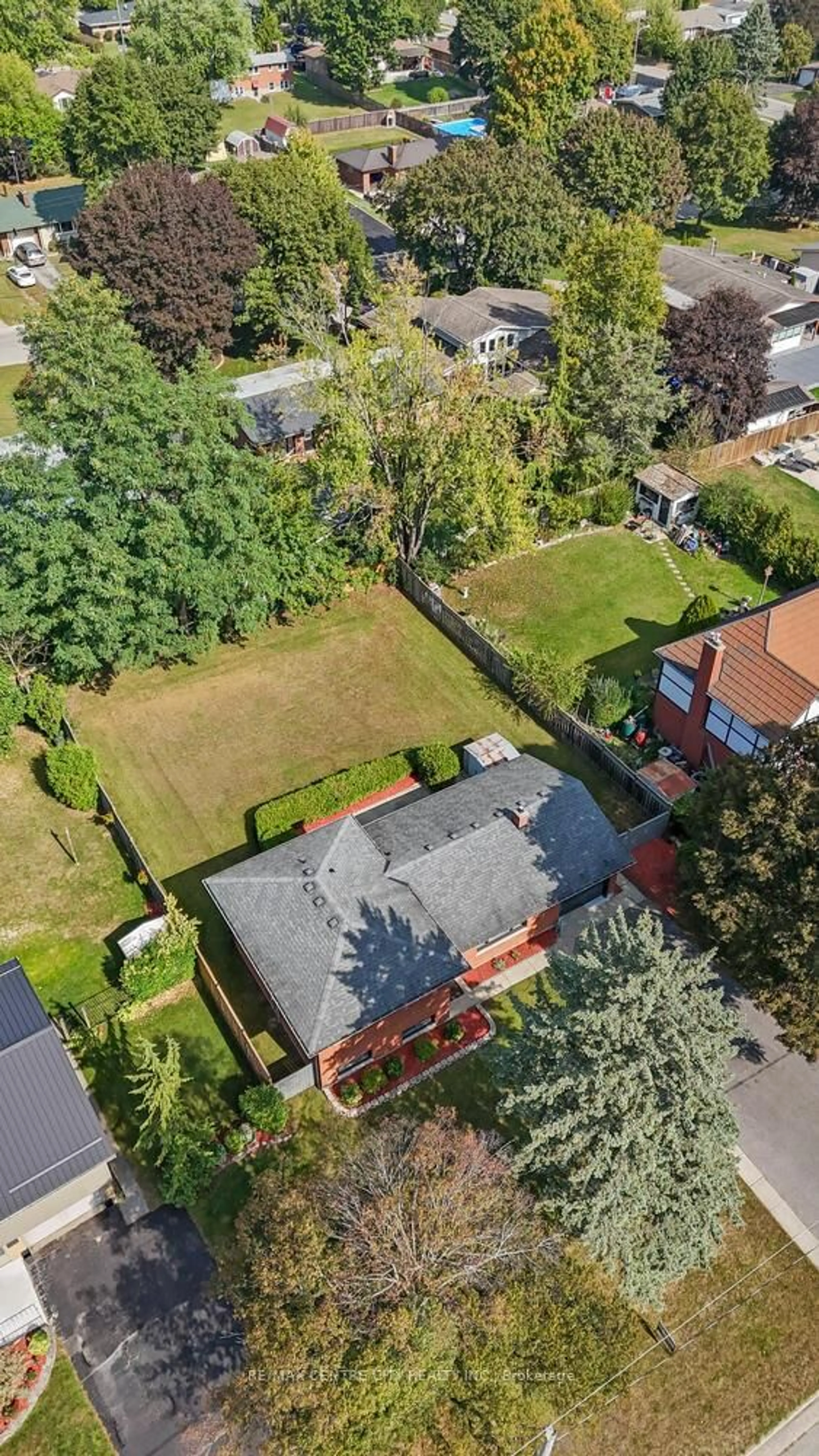 A pic from outside/outdoor area/front of a property/back of a property/a pic from drone, street for 12 Field Rd, London South Ontario N6P 1C5