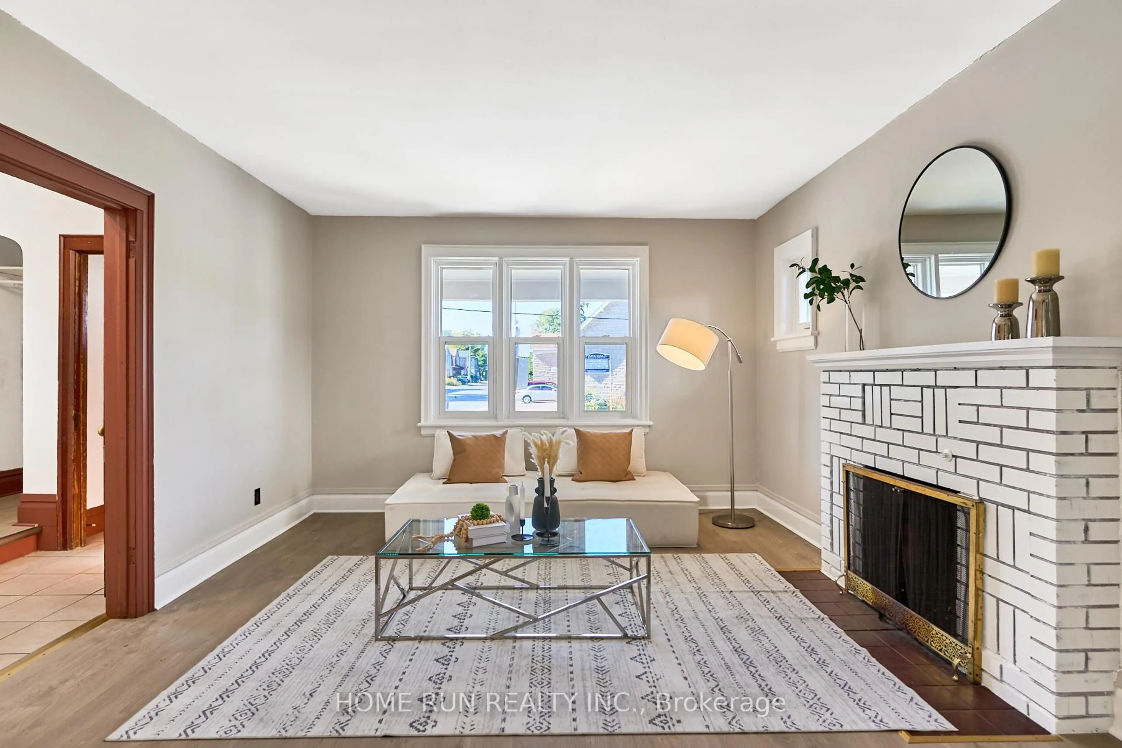 Living room with furniture, unknown for 473 Parkdale Ave, Ottawa Ontario K1Y 1H5