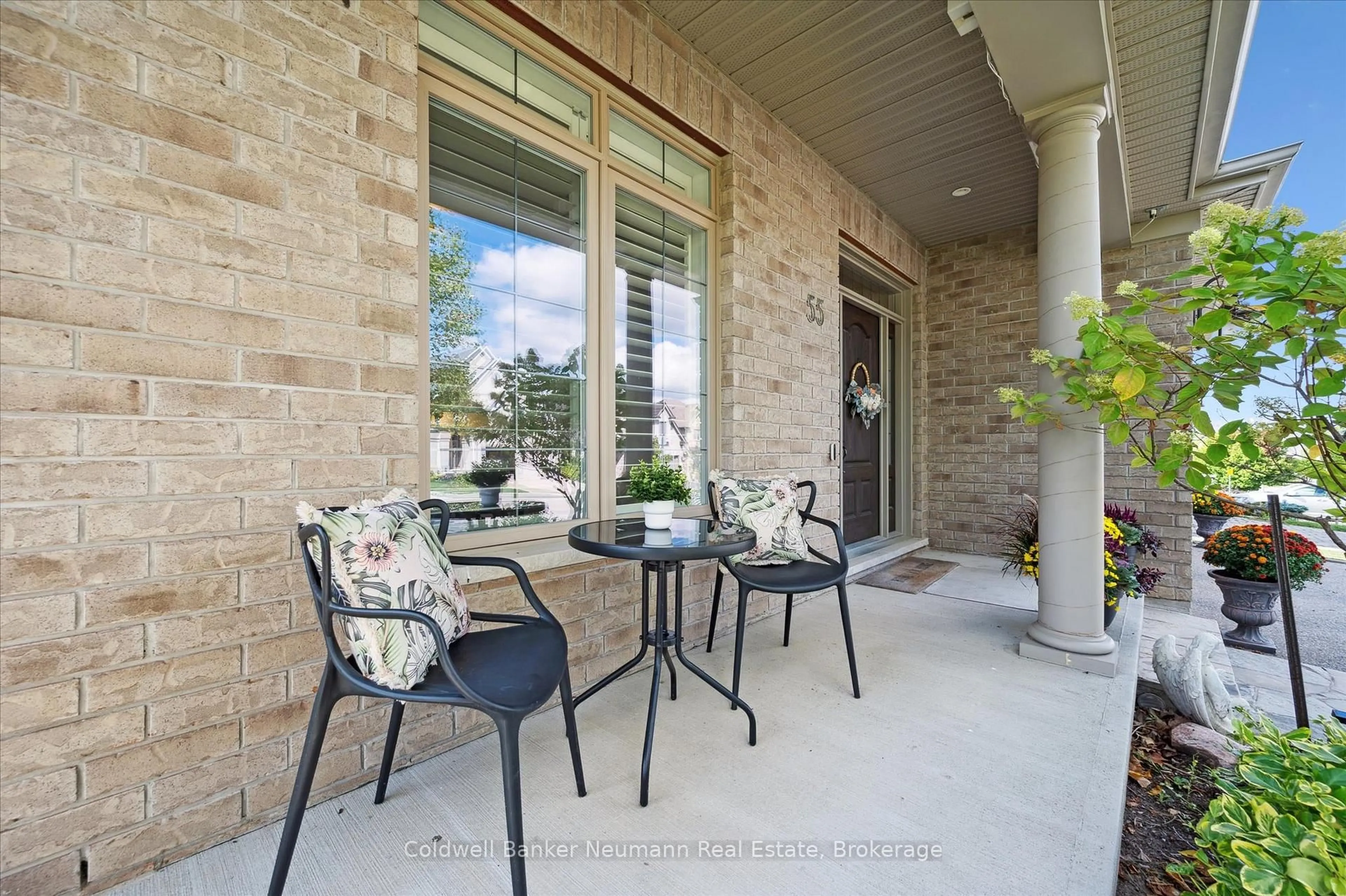 Patio, street for 55 Zaduk Pl, Guelph Ontario N1G 0C4