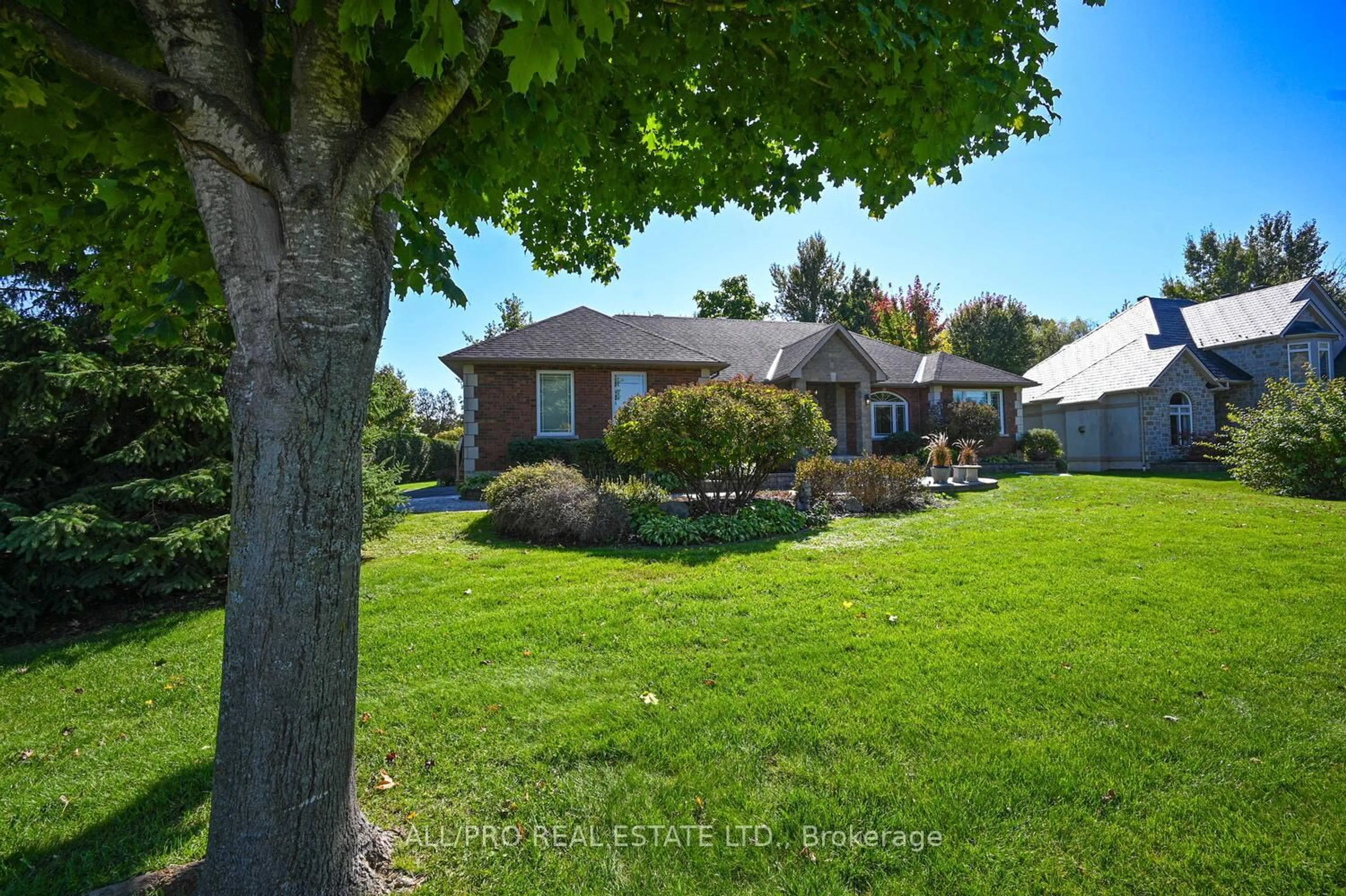 A pic from outside/outdoor area/front of a property/back of a property/a pic from drone, street for 1238 Tintern Dr, Greely Ontario K4P 1R4