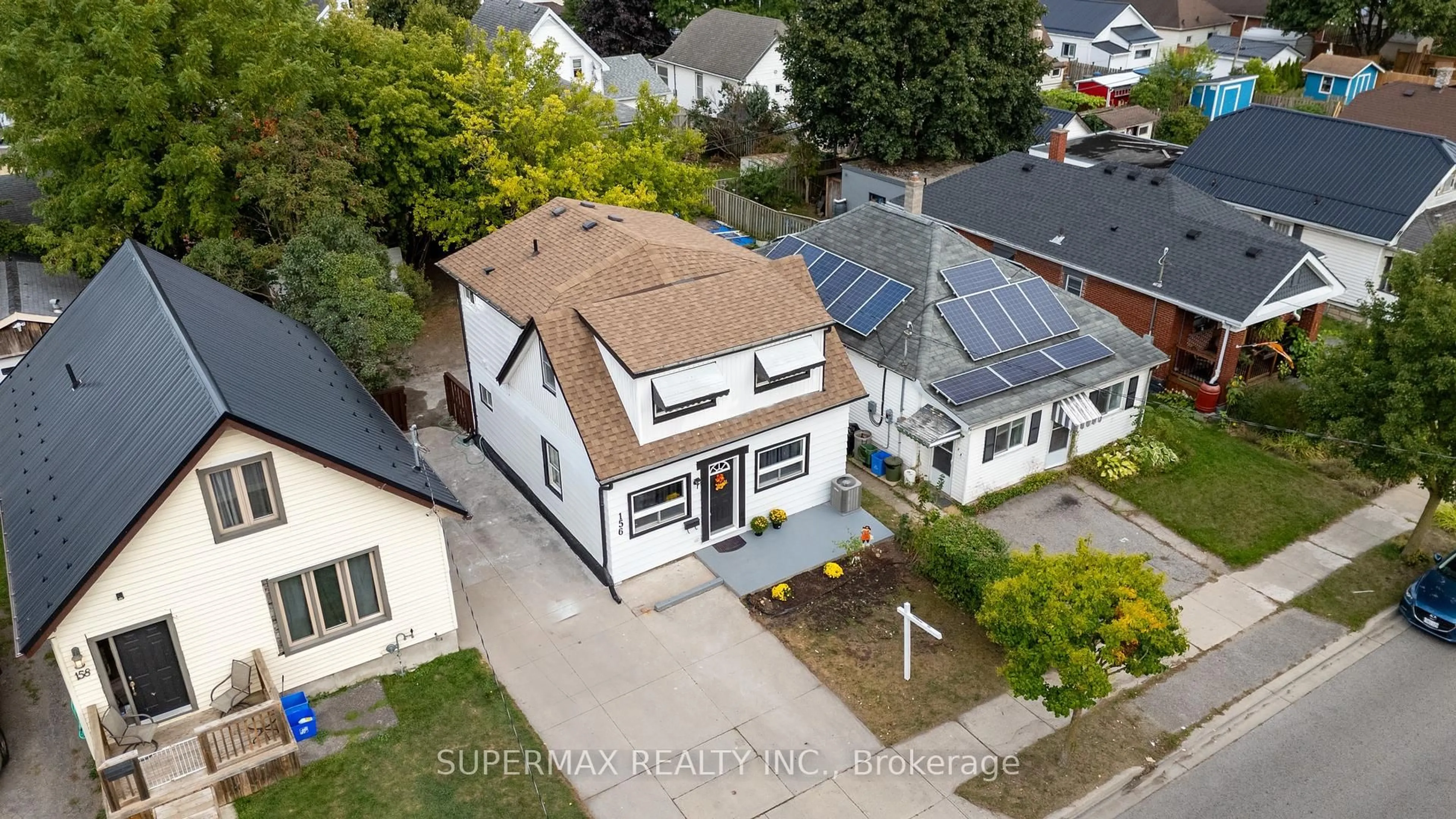 A pic from outside/outdoor area/front of a property/back of a property/a pic from drone, street for 156 Brisbin St, London East Ontario N5Z 2M1