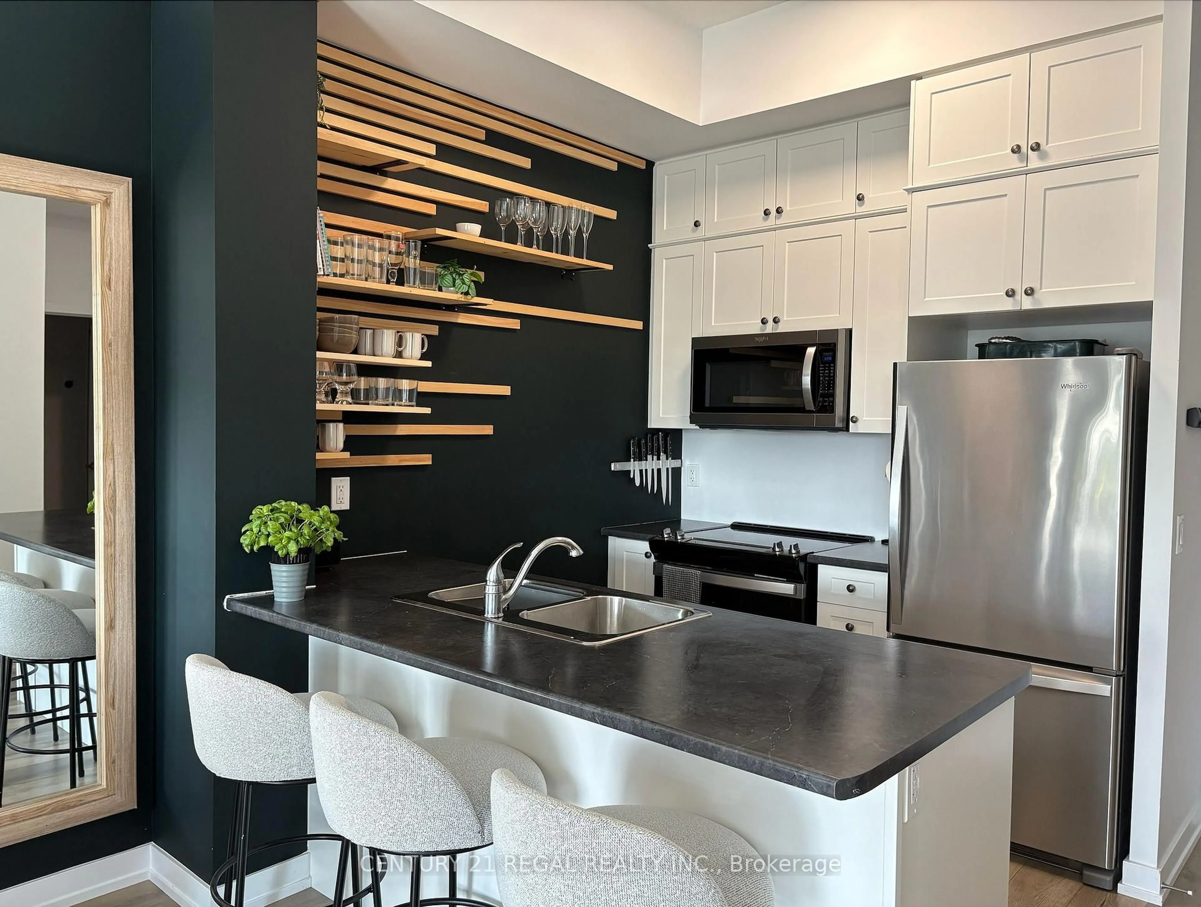 Contemporary kitchen, unknown for 5055 Greenlane Rd #633, Lincoln Ontario L0R 1B3