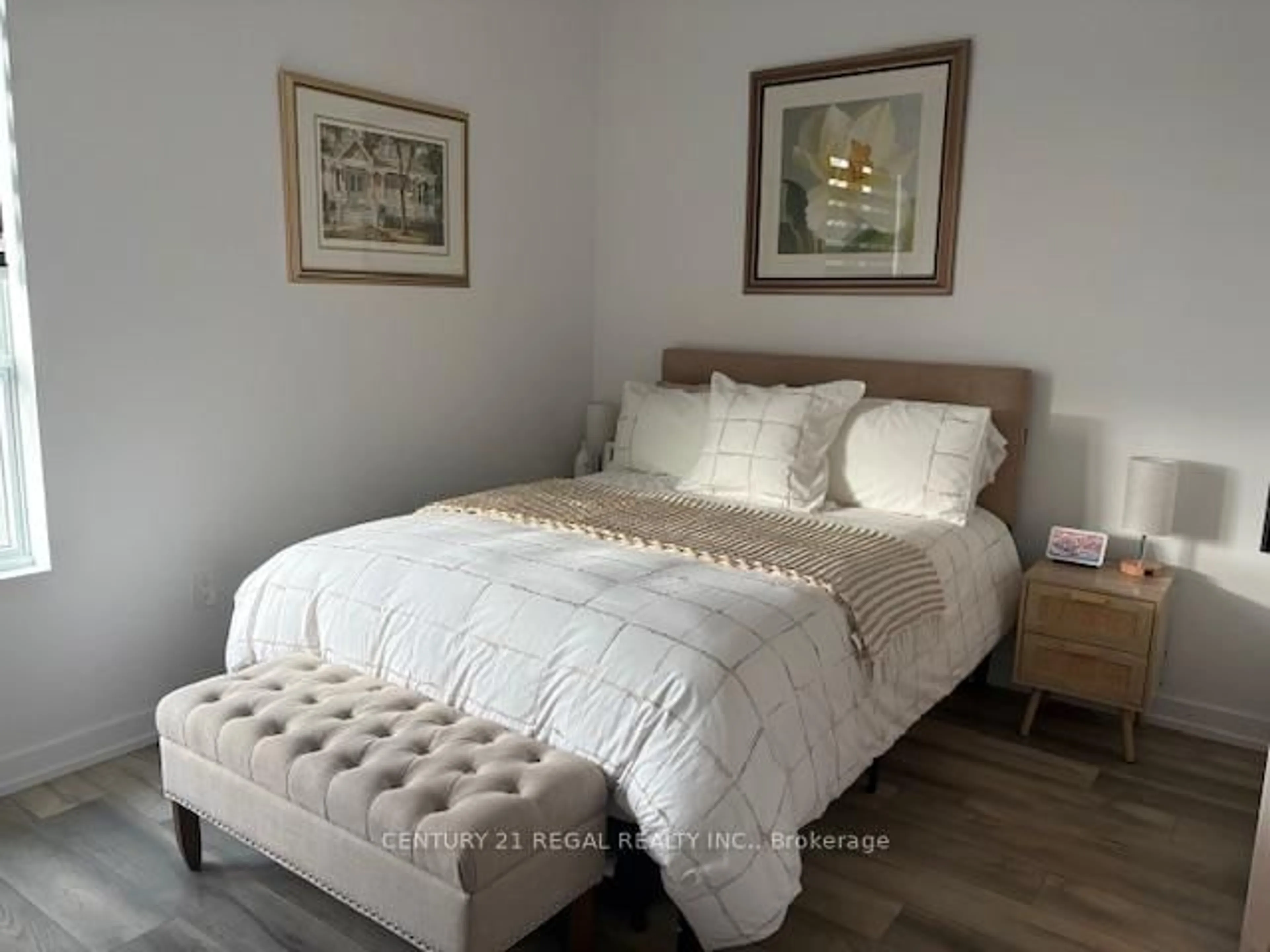 Bedroom with bed, wood/laminate floor for 5055 Greenlane Rd #633, Lincoln Ontario L0R 1B3