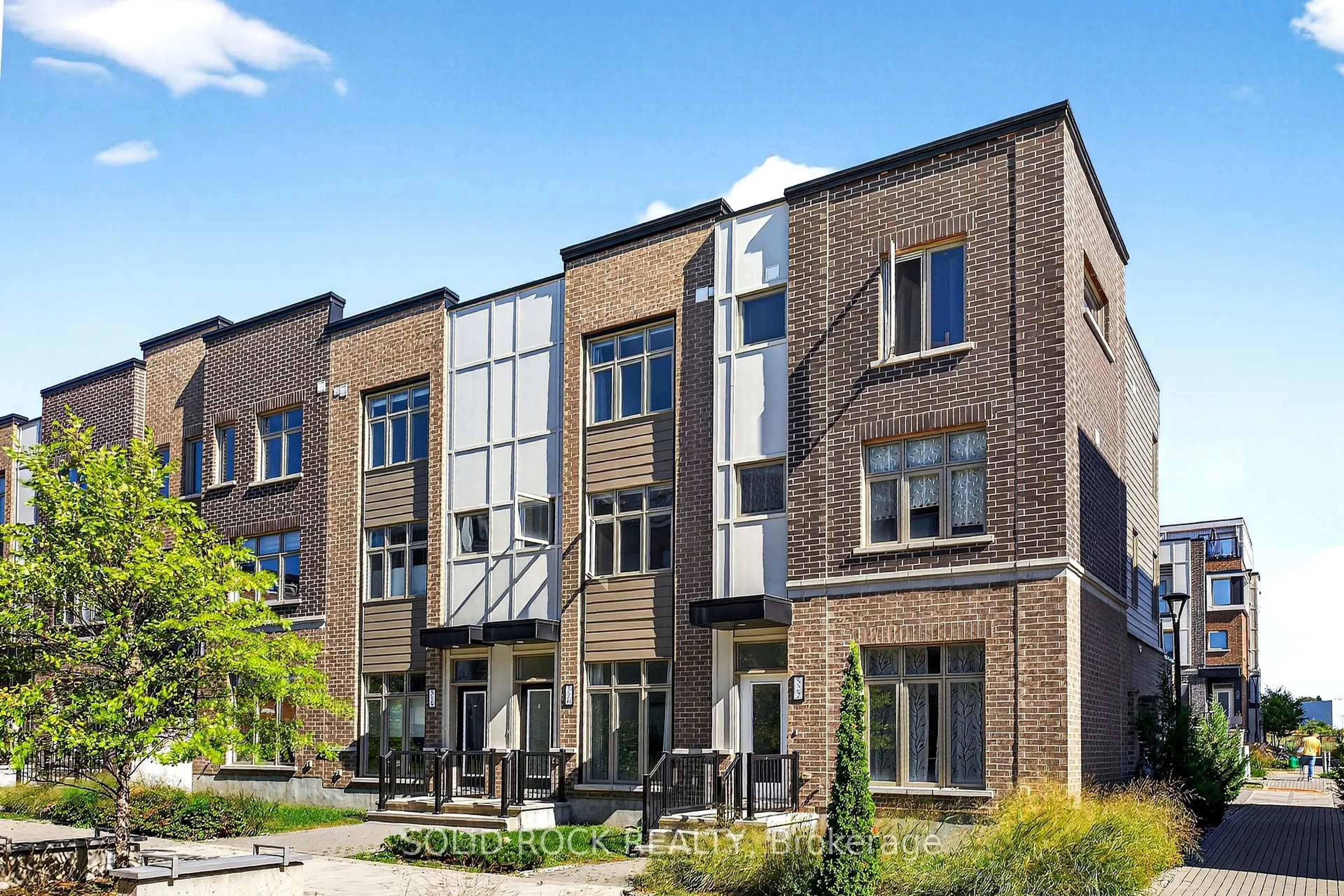 Home with brick exterior material, building for 520 Ozawa Private, Ottawa Ontario K1K 4Z8