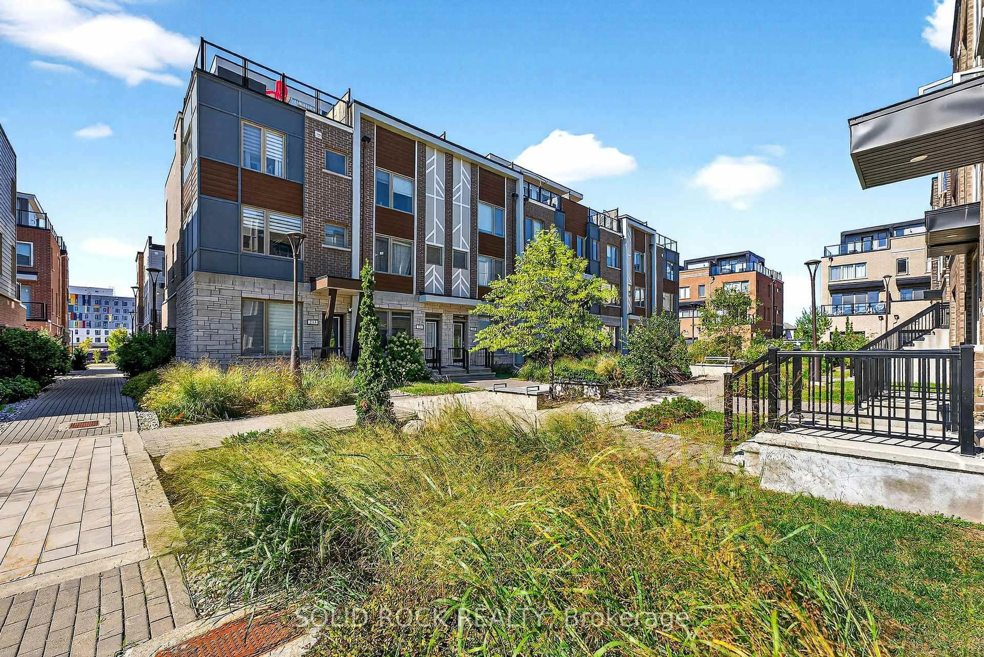 Patio, street for 520 Ozawa Private, Ottawa Ontario K1K 4Z8