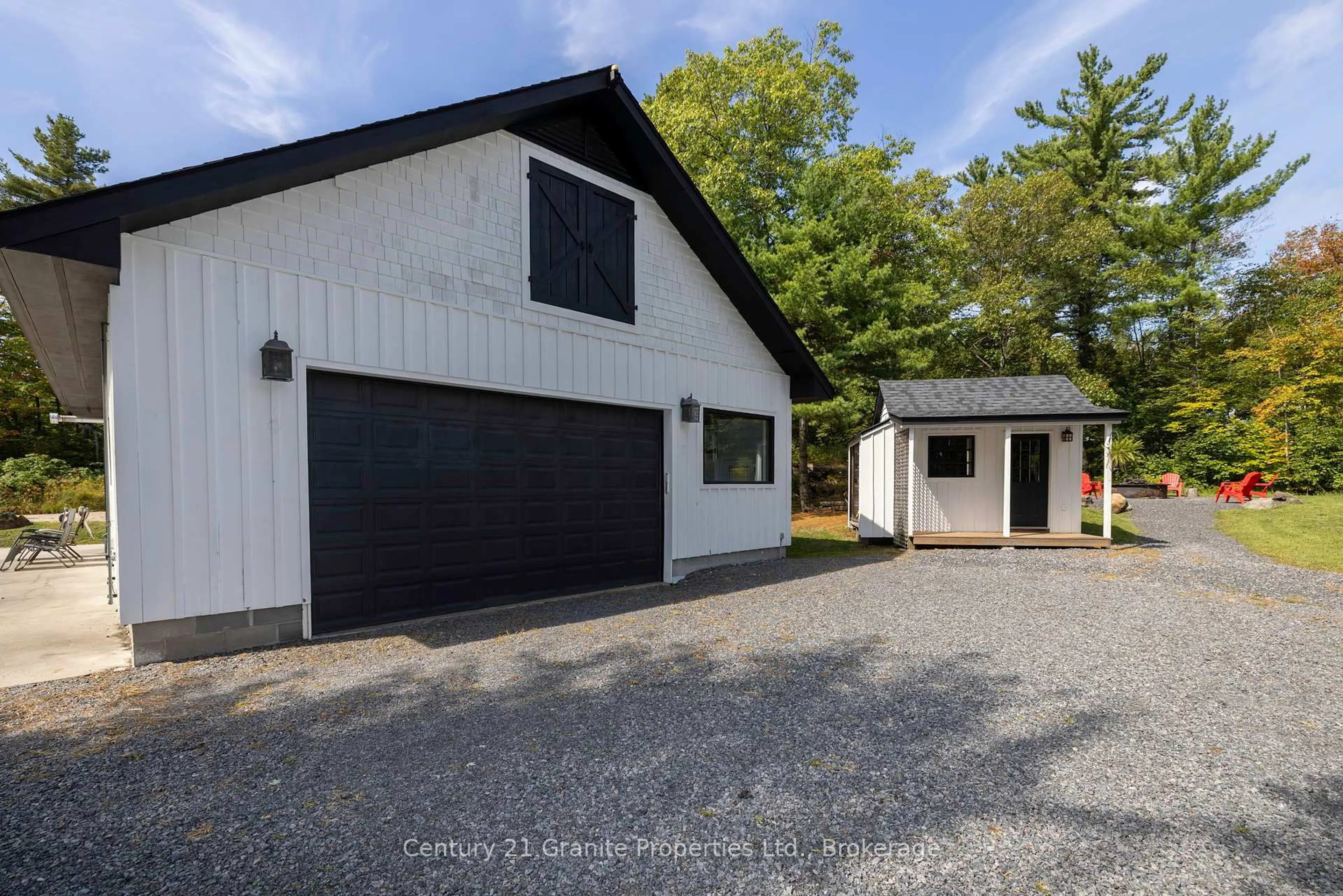 Indoor garage for 8 Bartlett Dr, Seguin Ontario P2A 2W8