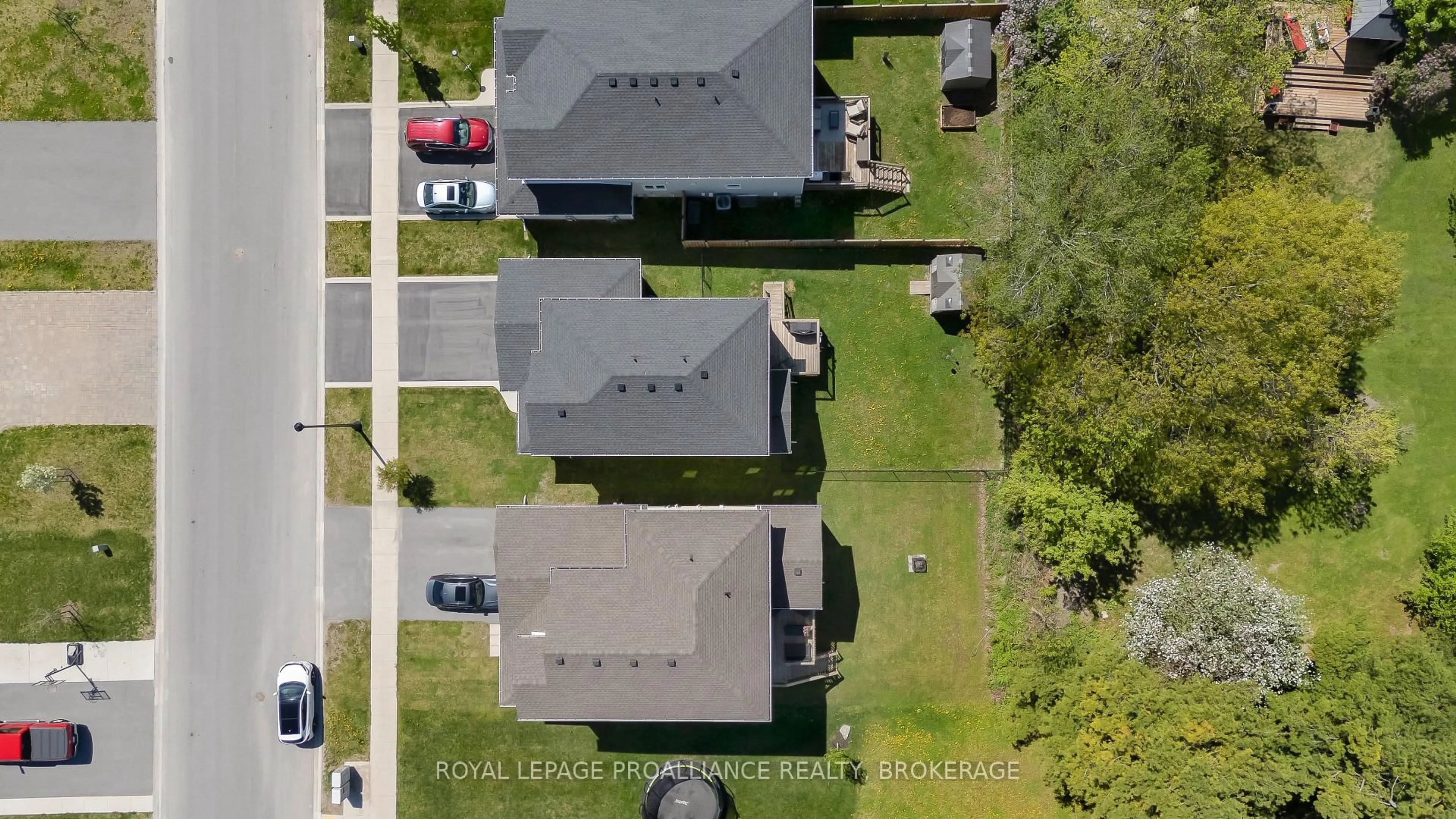 A pic from outside/outdoor area/front of a property/back of a property/a pic from drone, street for 1606 Brookedayle Ave, Kingston Ontario K7P 0S8