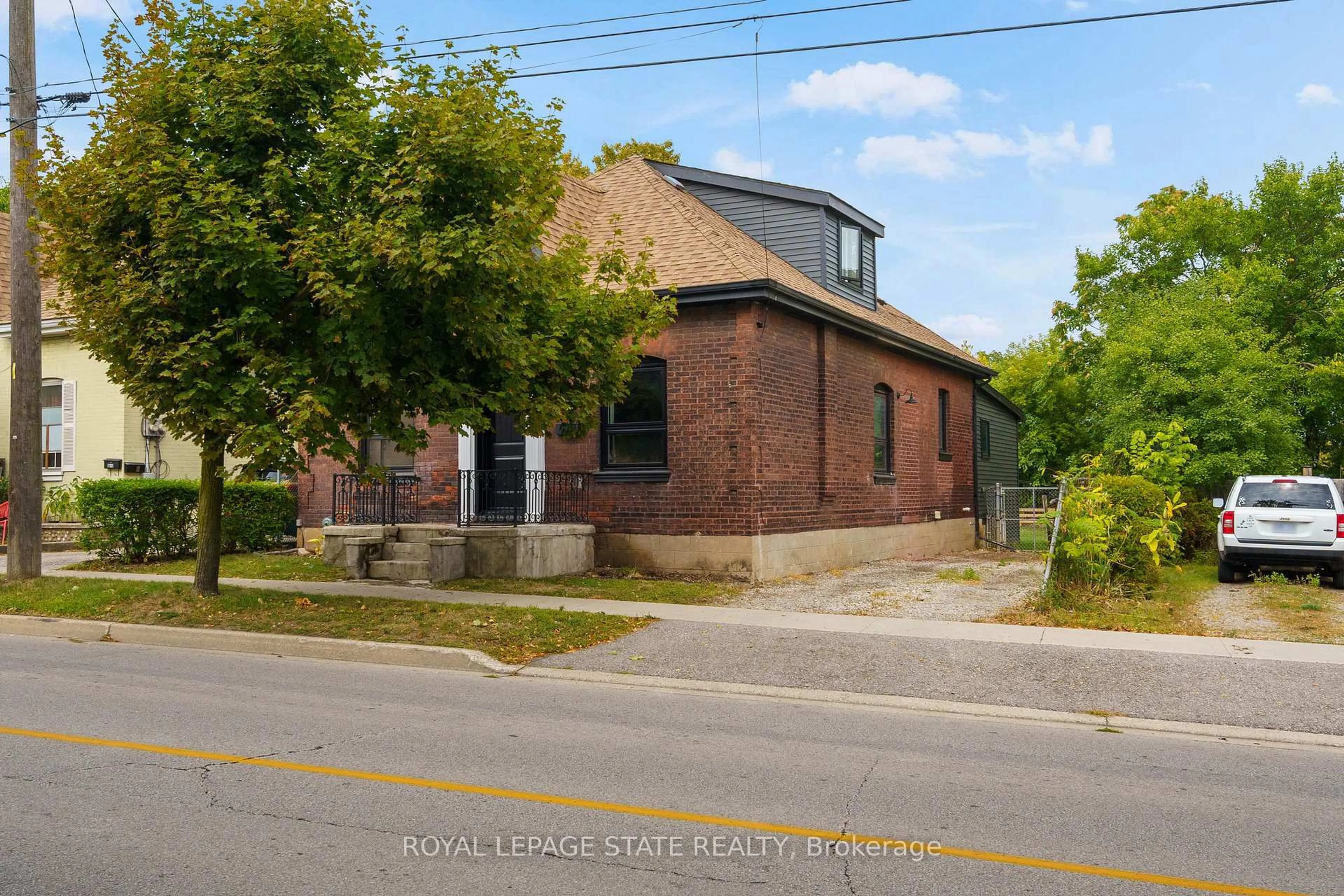 Home with brick exterior material, building for 51 Terrace Hill St, Brantford Ontario N3R 1E8
