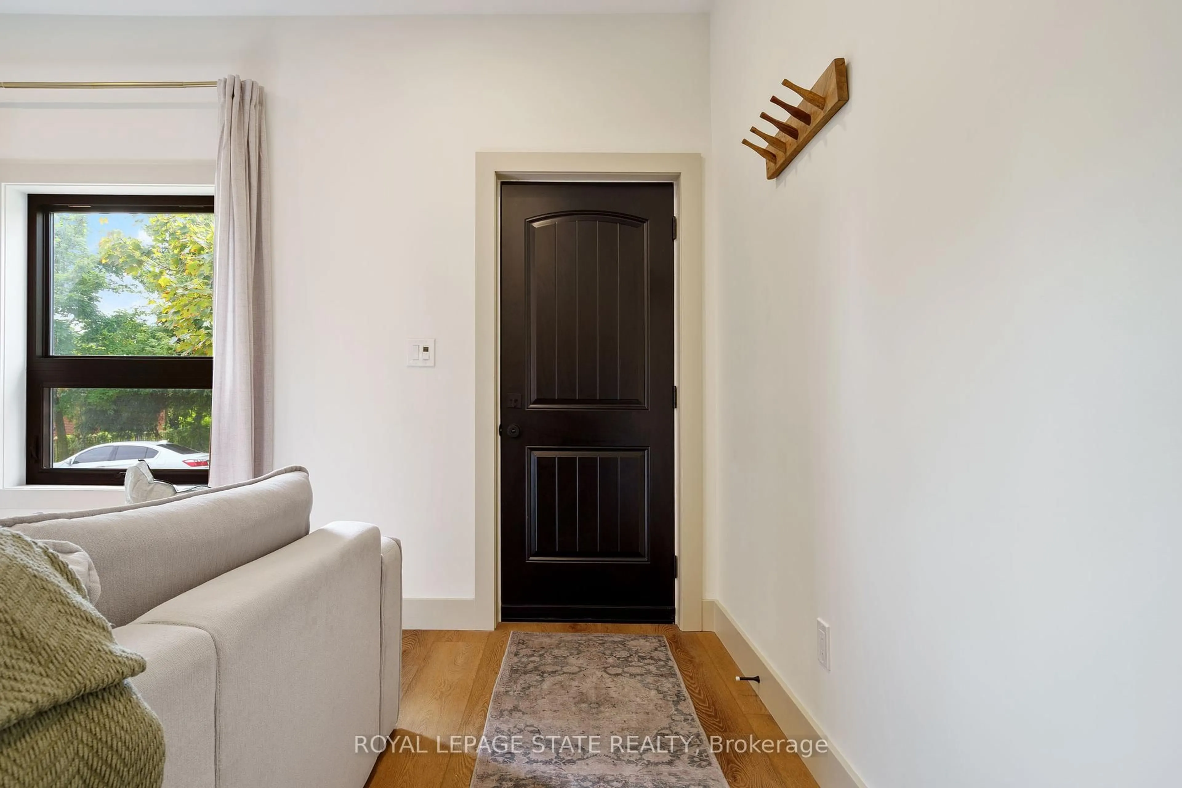 Indoor entryway for 51 Terrace Hill St, Brantford Ontario N3R 1E8