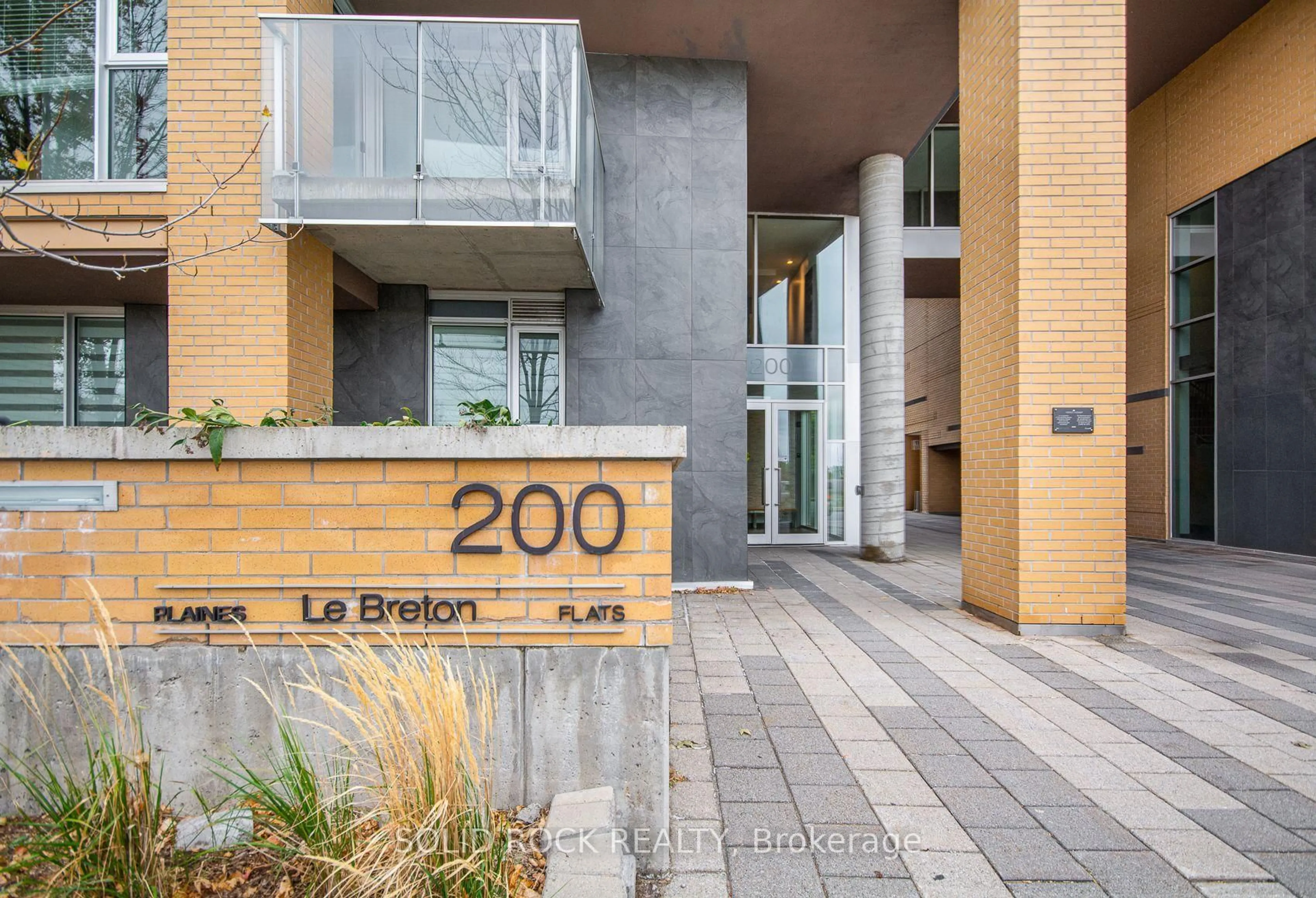 Indoor foyer for 200 Lett St #210, Ottawa Ontario K1R 0A7