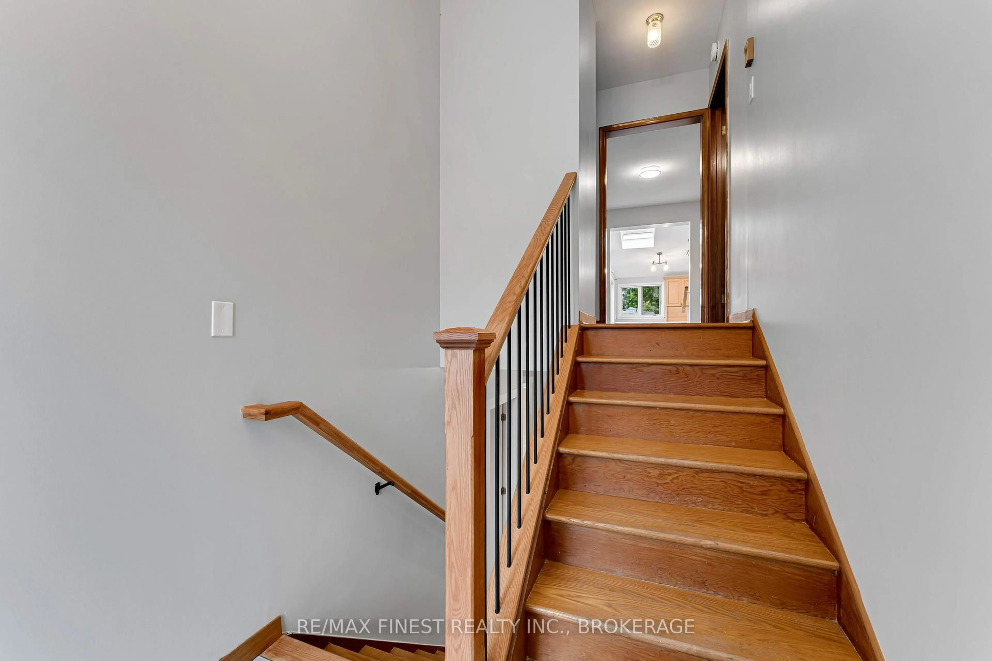 Stairs for 167 Sherman St, Kingston Ontario K7M 4G9