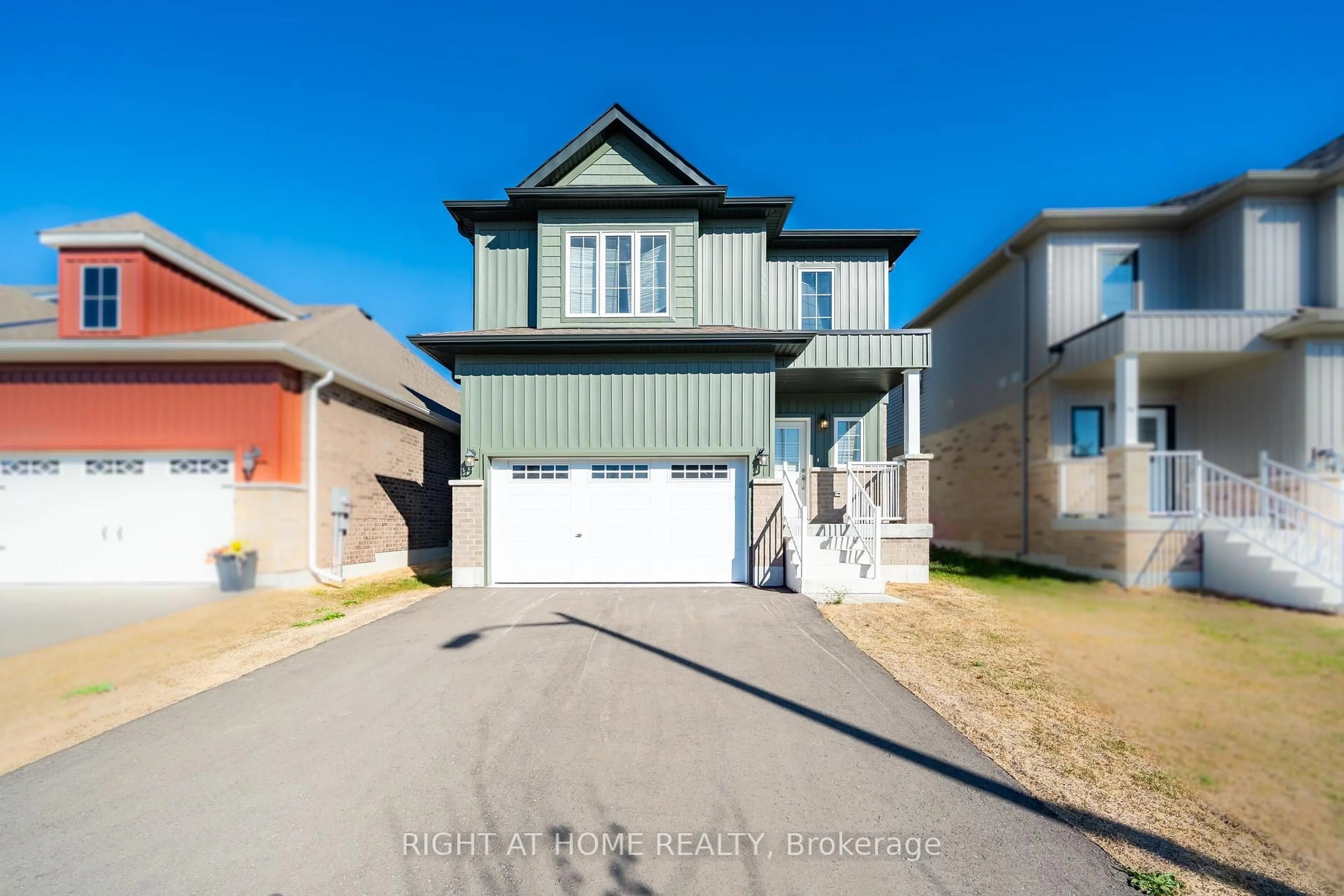 Home with vinyl exterior material, street for 32 Hillcroft Way, Kawartha Lakes Ontario K0M 1A0