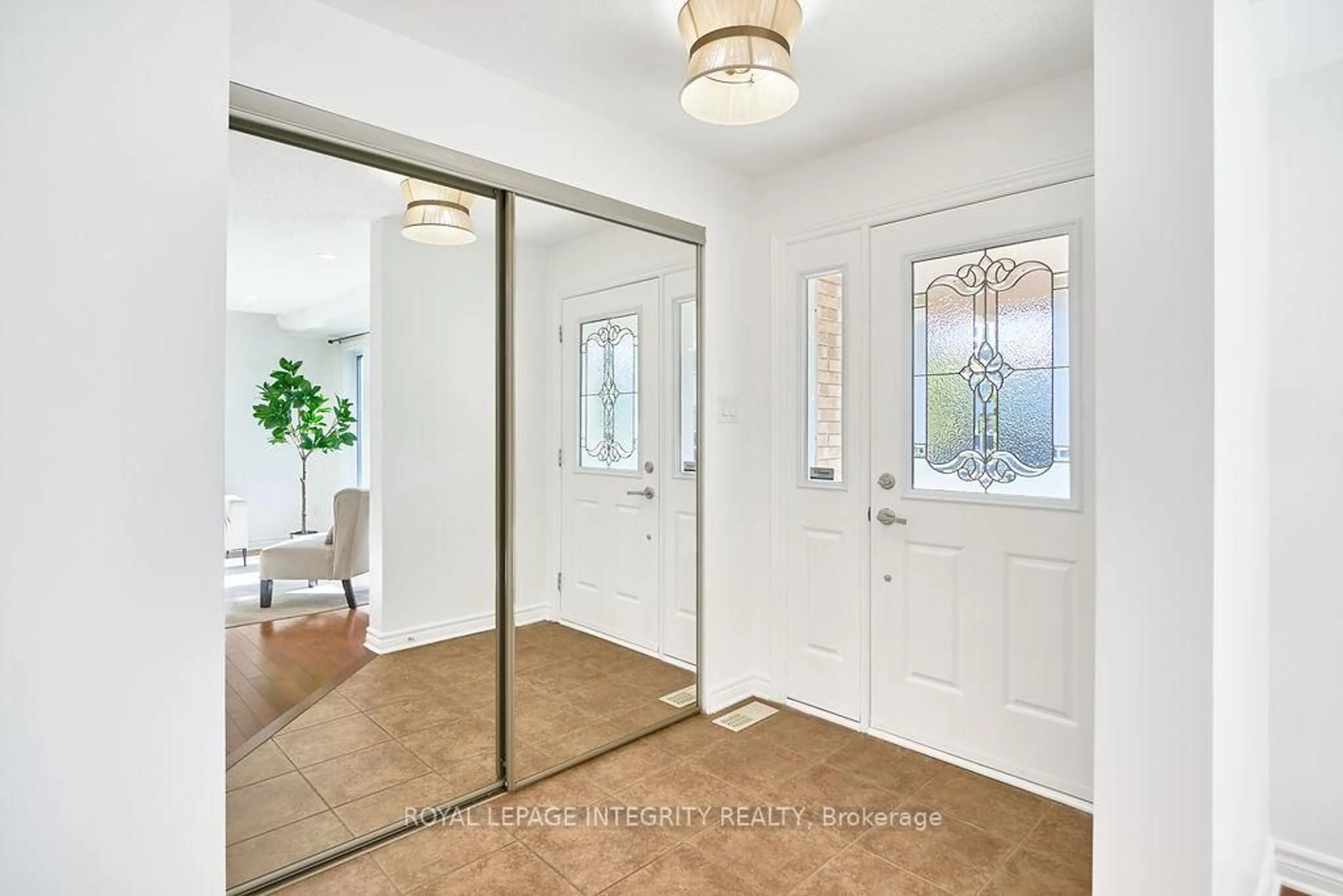 Indoor entryway for 424 Haileybury St, Ottawa Ontario K2J 0Y3