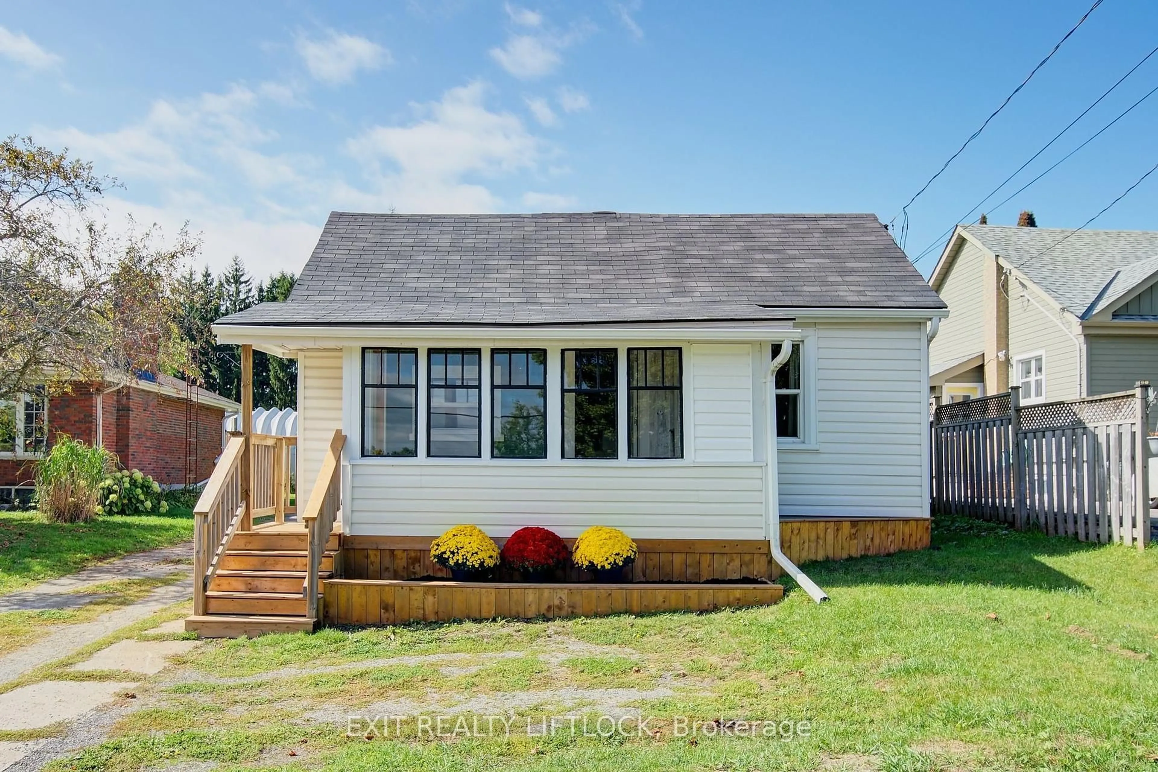 Home with vinyl exterior material, street for 2004 Bensfort Rd, Peterborough Ontario K9J 0G7