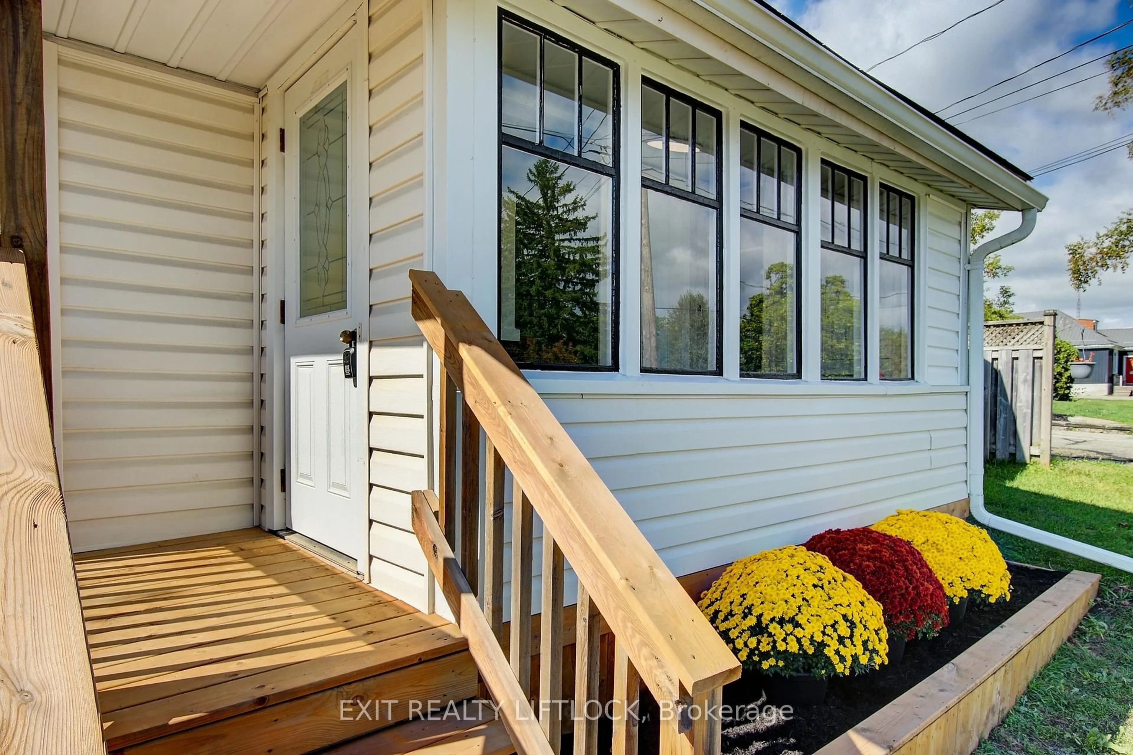 Home with vinyl exterior material, street for 2004 Bensfort Rd, Peterborough Ontario K9J 0G7