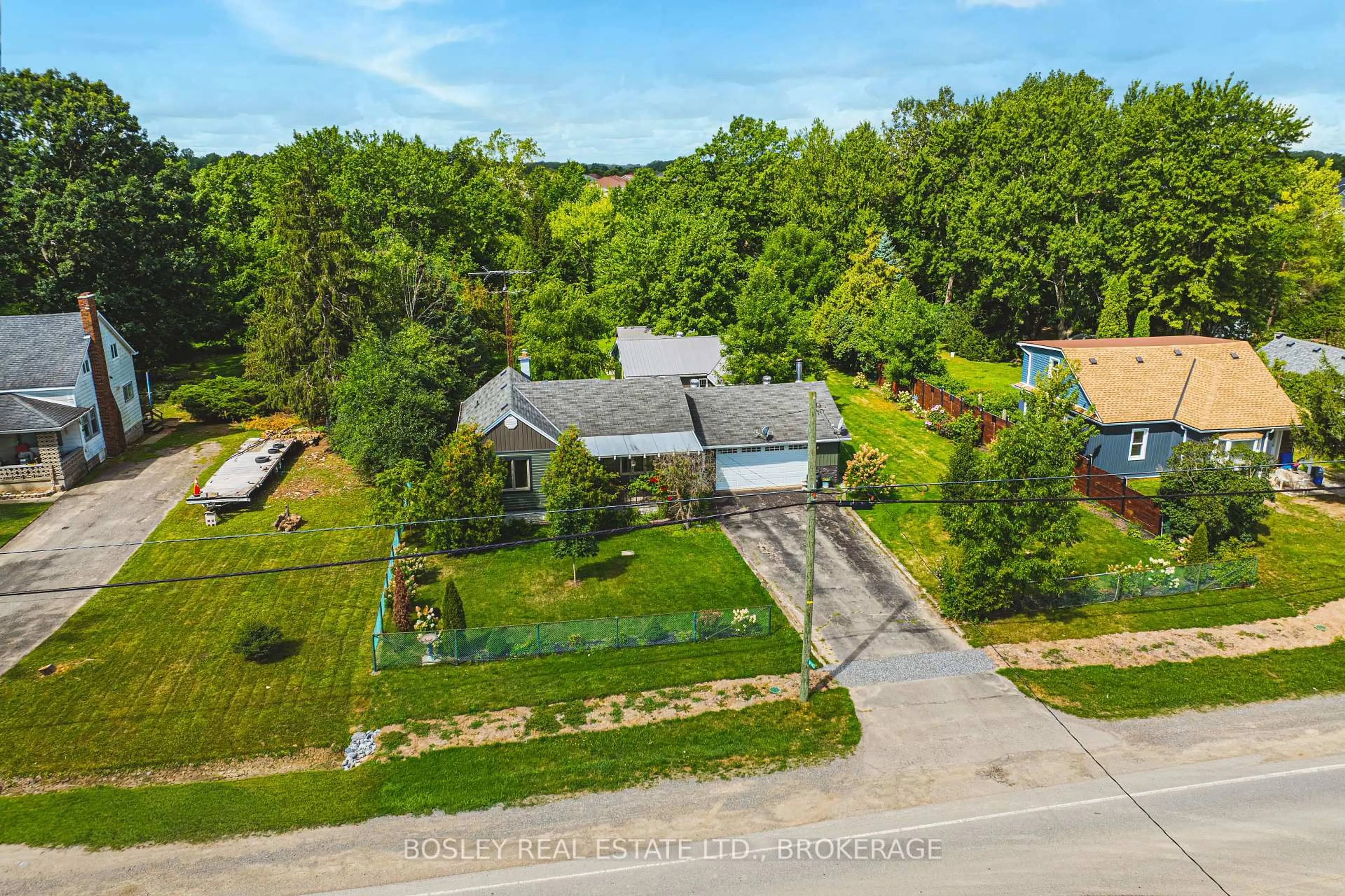A pic from outside/outdoor area/front of a property/back of a property/a pic from drone, street for 9143 Sodom Rd, Niagara Falls Ontario L2E 6S6