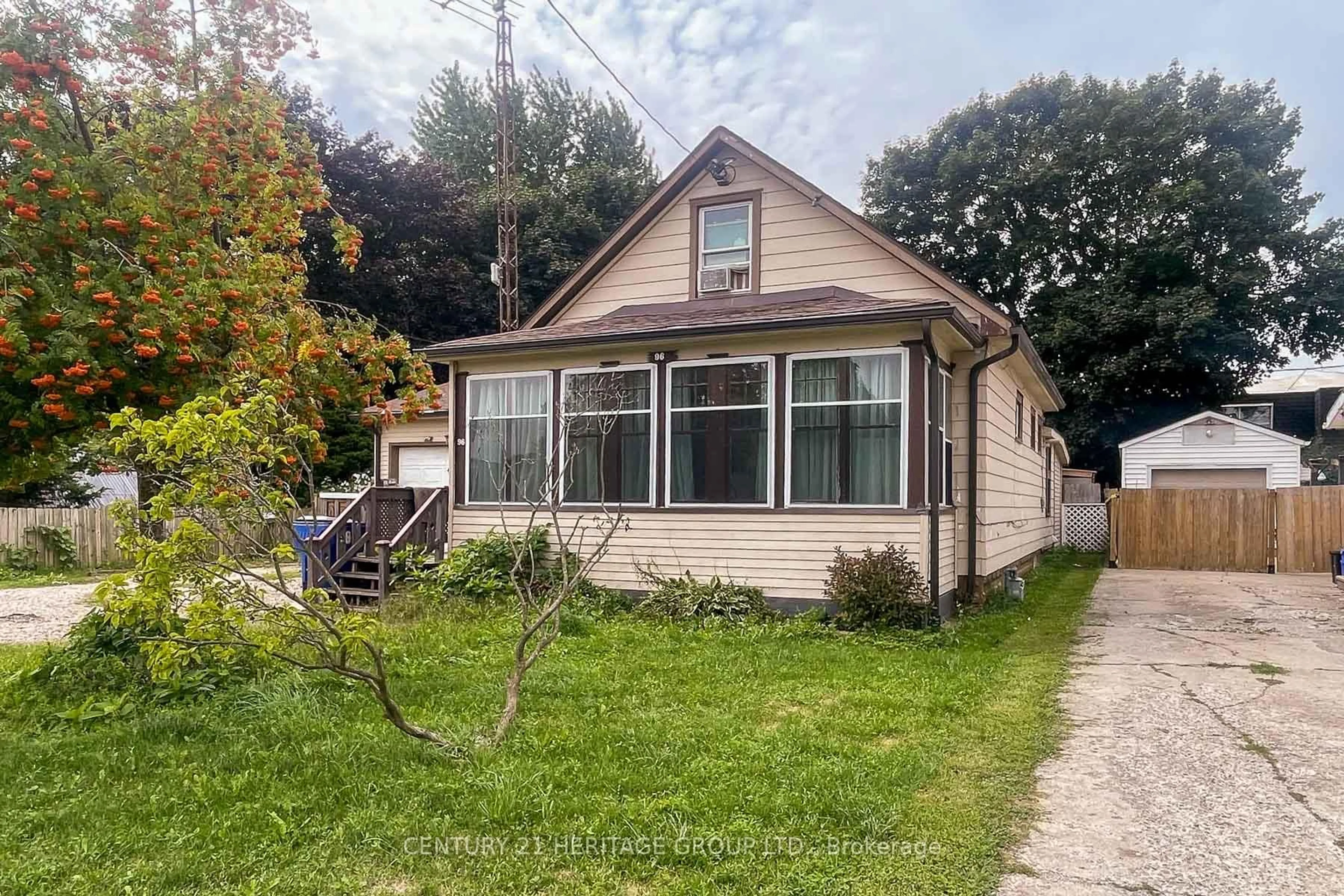 Home with vinyl exterior material, street for 96 Woods St, Chatham-Kent Ontario N7L 3R2