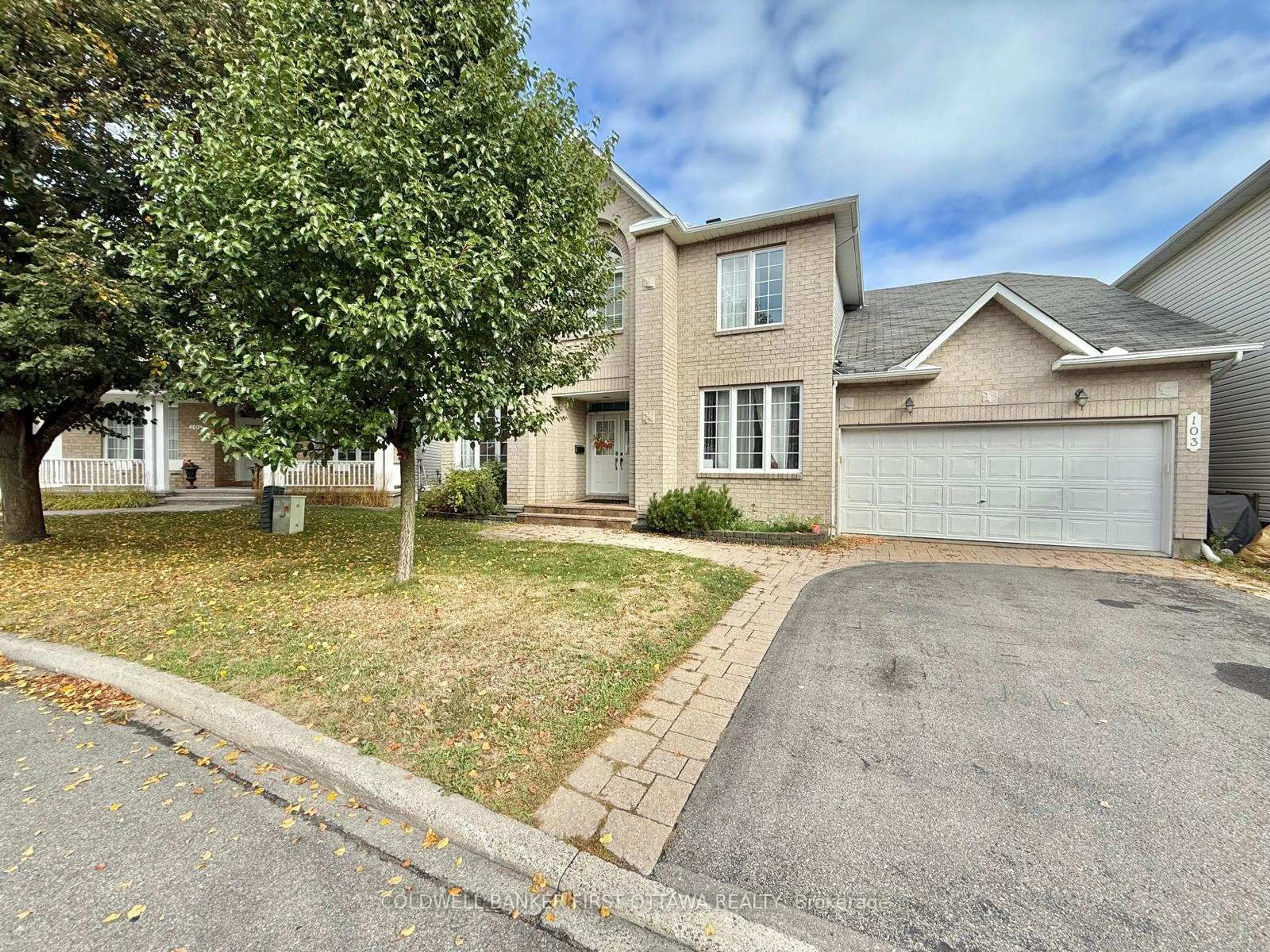 A pic from outside/outdoor area/front of a property/back of a property/a pic from drone, street for 103 COLUMBIA Ave, Ottawa Ontario K1V 1Z3