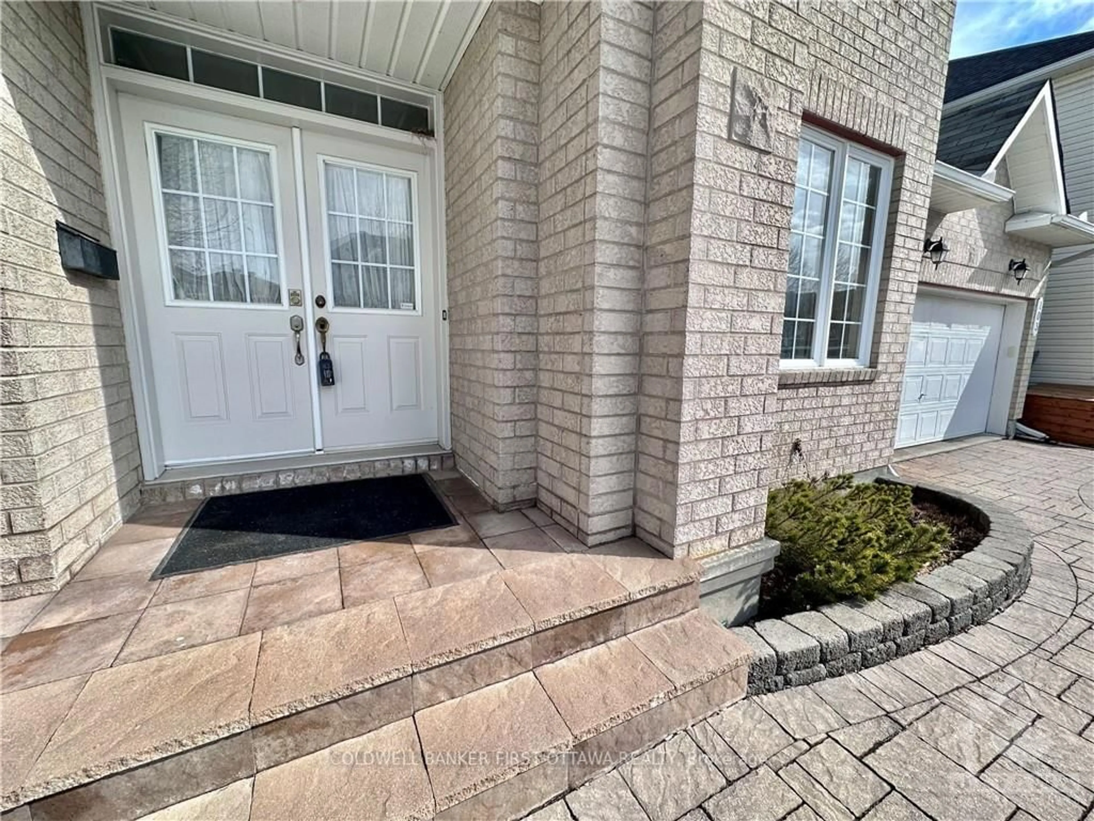 Indoor entryway for 103 COLUMBIA Ave, Ottawa Ontario K1V 1Z3