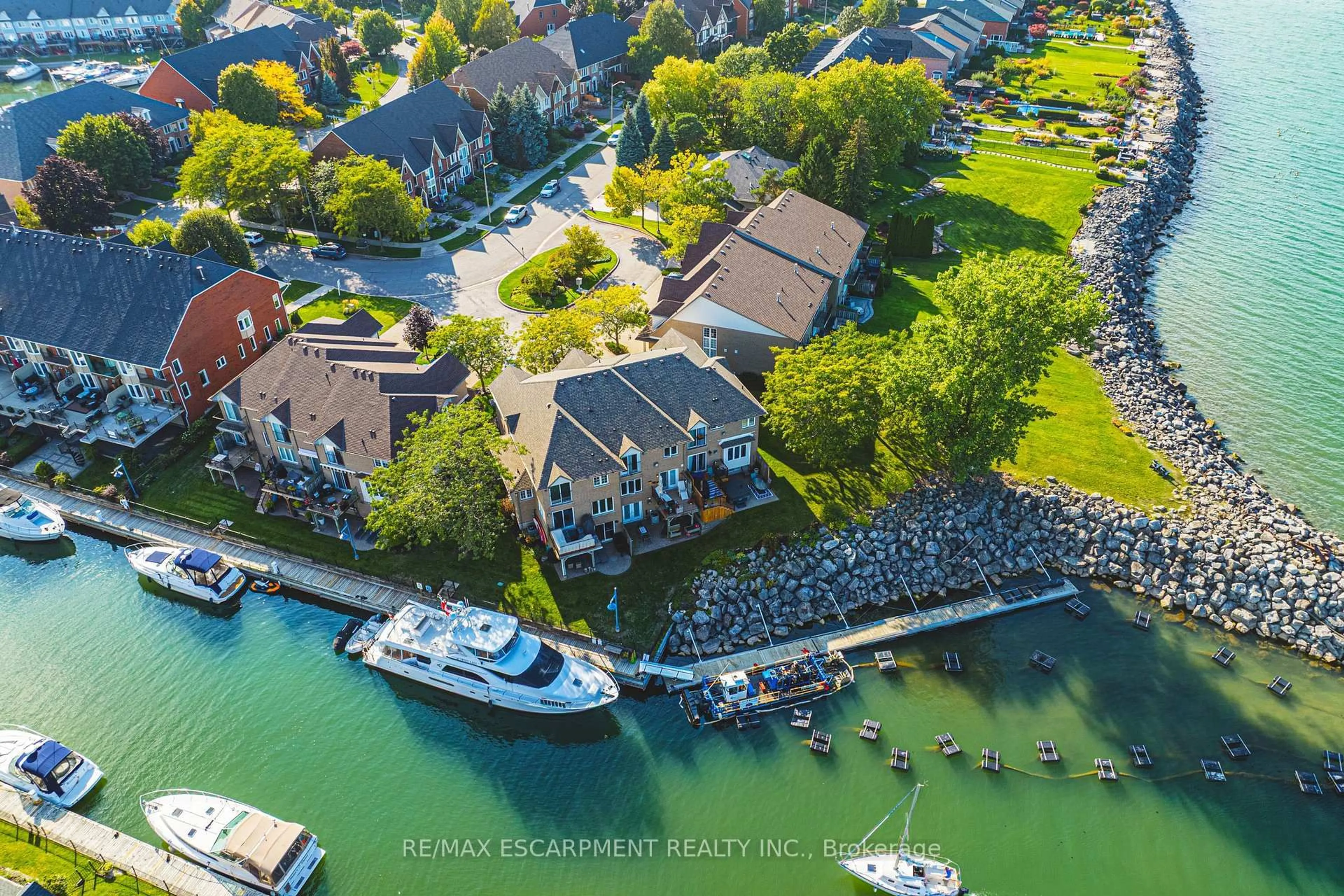 A pic from outside/outdoor area/front of a property/back of a property/a pic from drone, water/lake/river/ocean view for 85 EDGEWATER Dr #6, Hamilton Ontario L8E 4Z2