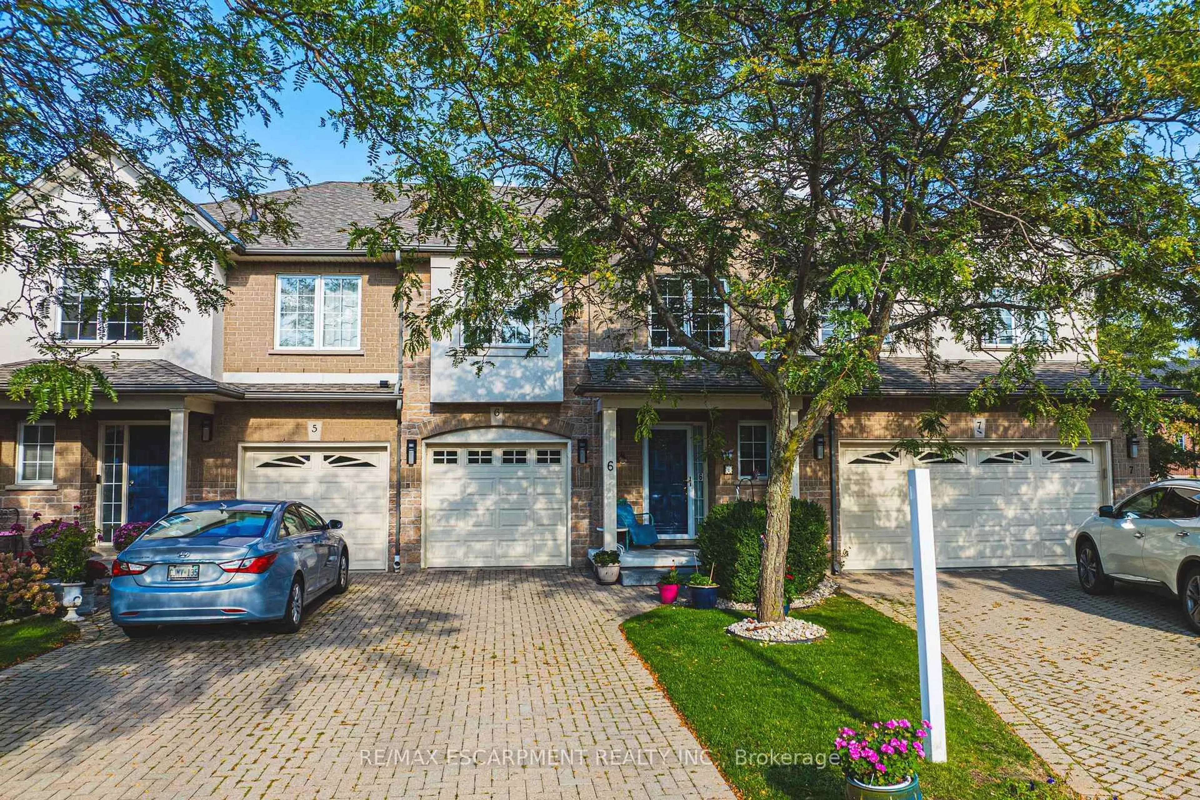 Home with brick exterior material, street for 85 EDGEWATER Dr #6, Hamilton Ontario L8E 4Z2
