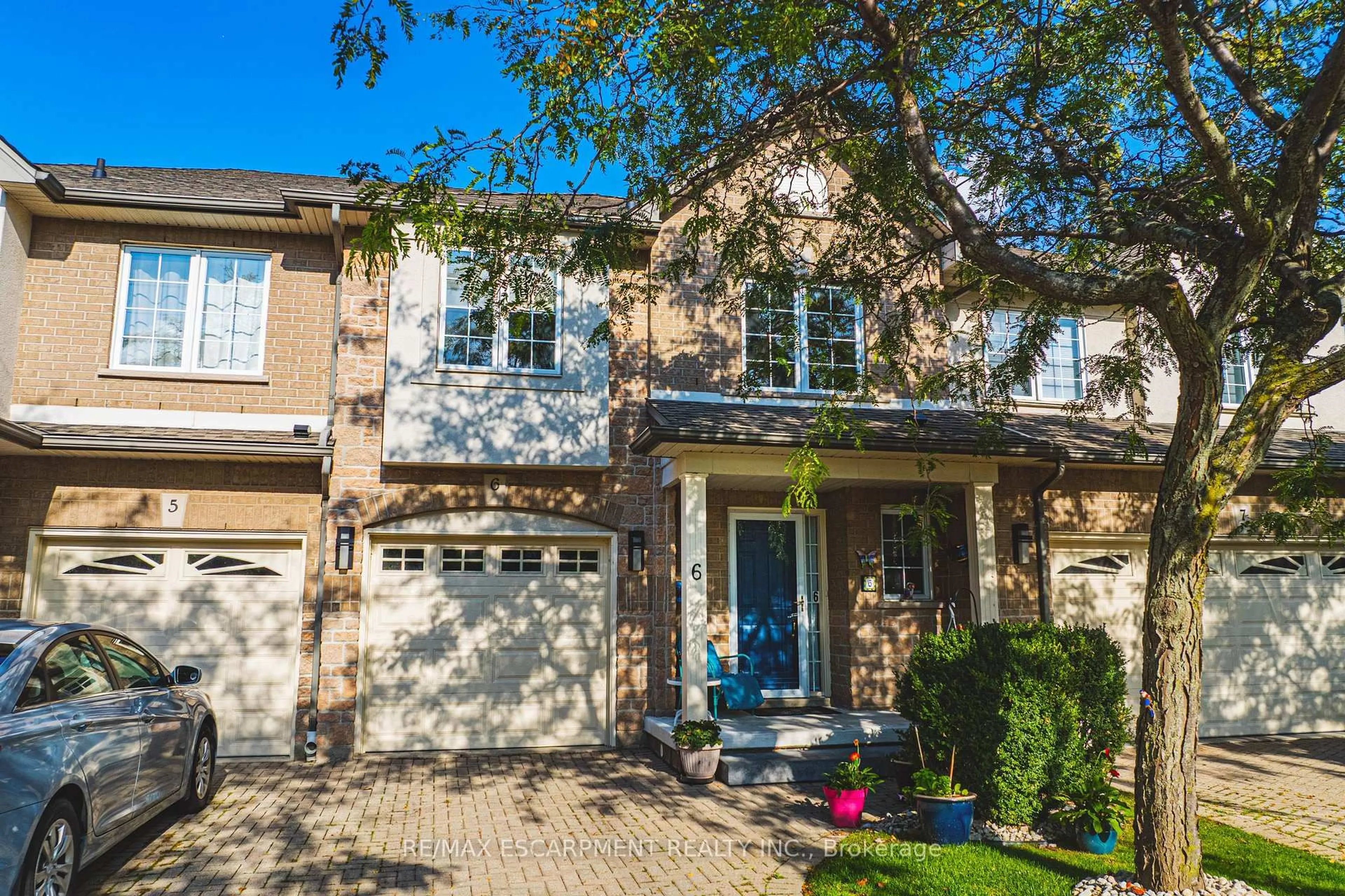 Home with brick exterior material, street for 85 EDGEWATER Dr #6, Hamilton Ontario L8E 4Z2