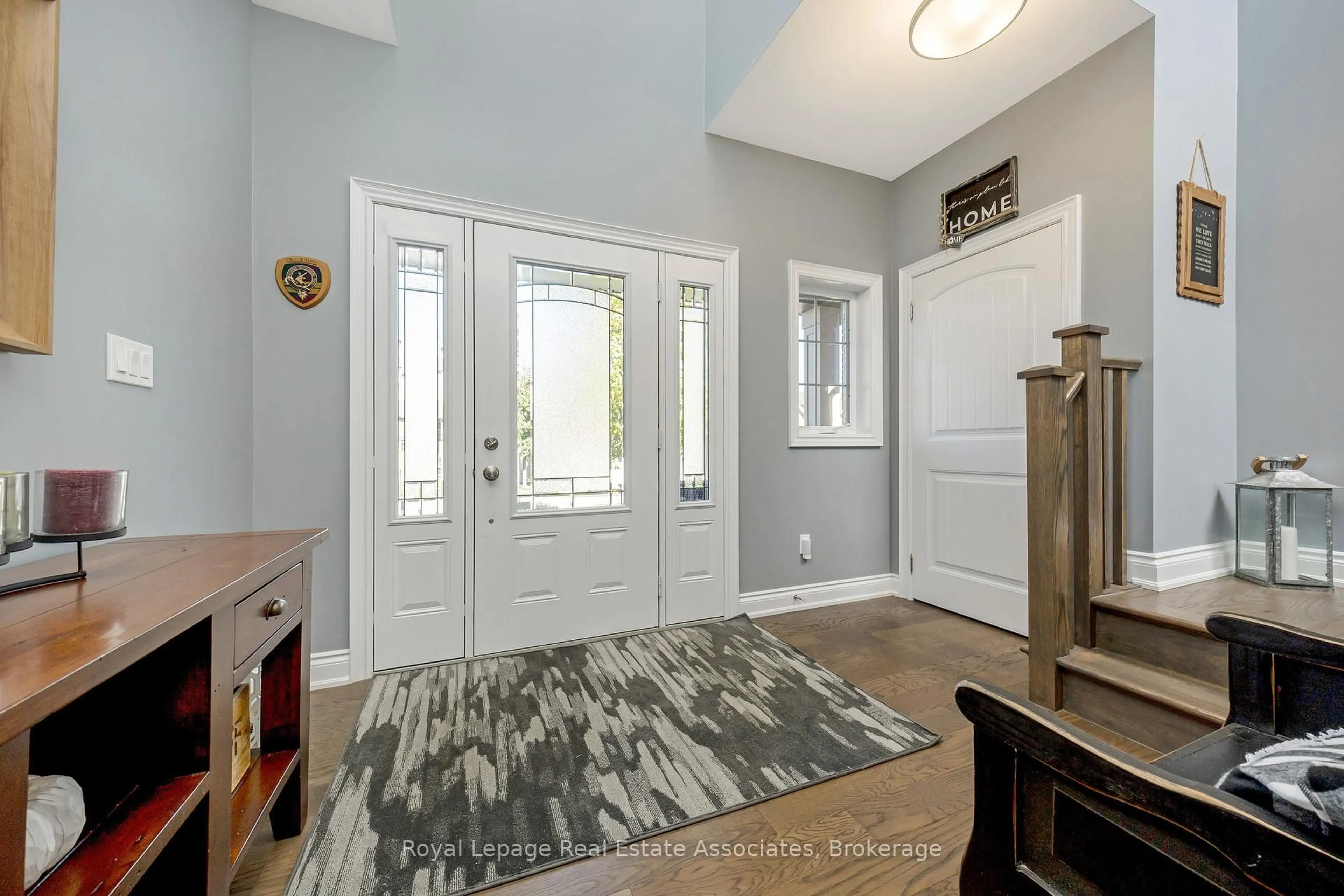 Indoor entryway for 25 Chestnut Dr, Guelph/Eramosa Ontario N0B 2K0
