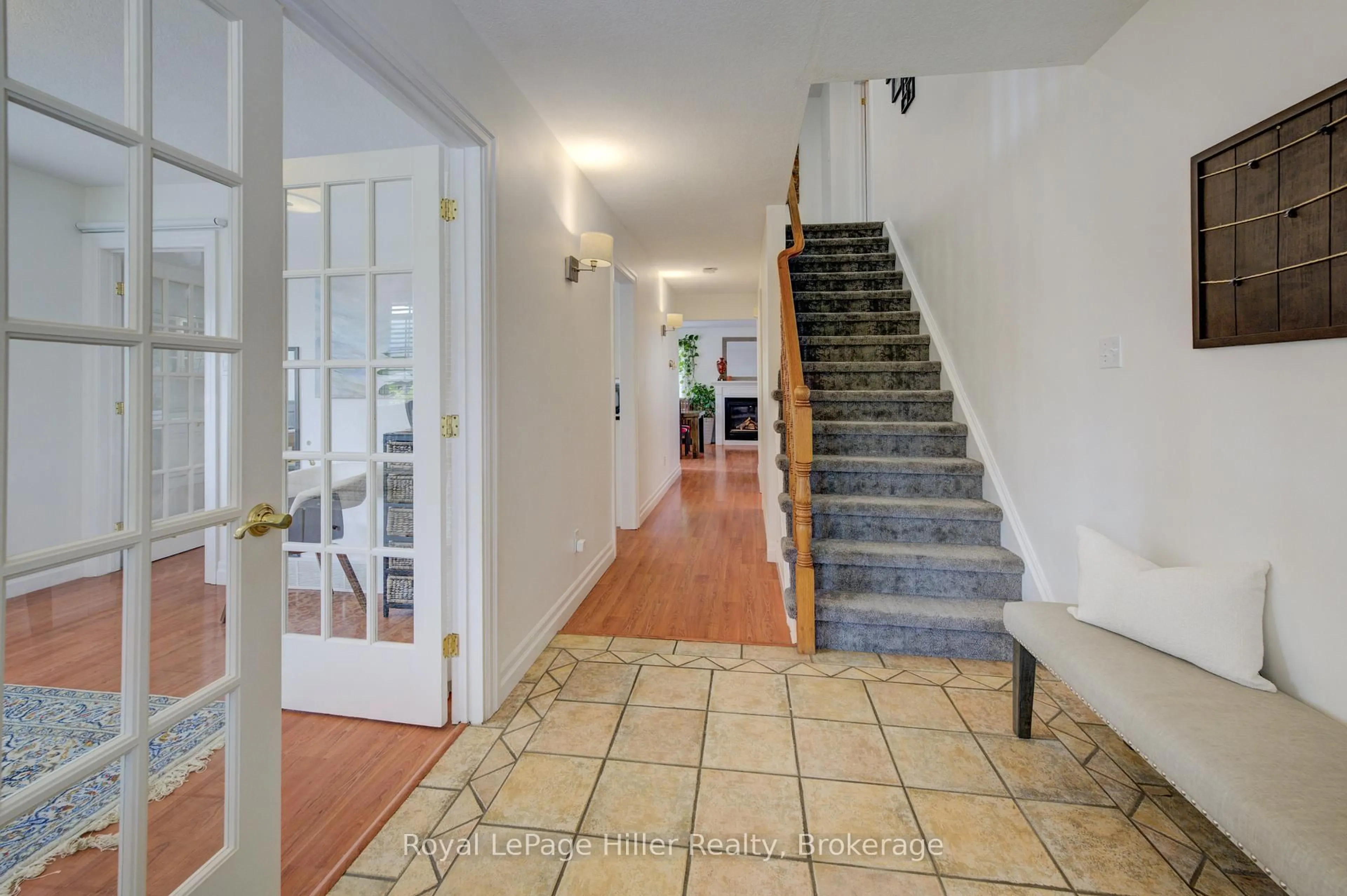 Indoor foyer for 34 Eagle Dr, Stratford Ontario N5A 7Y8