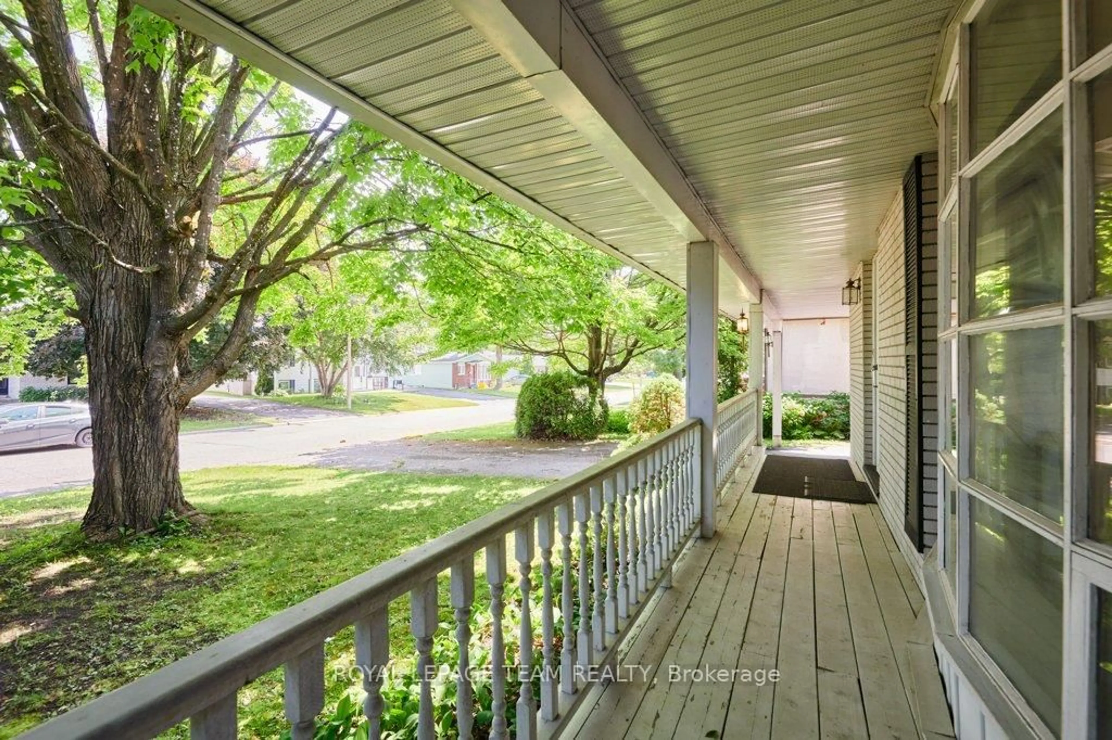 Patio, street for 16 Keewatin Cres, Ottawa Ontario K2E 6Z1