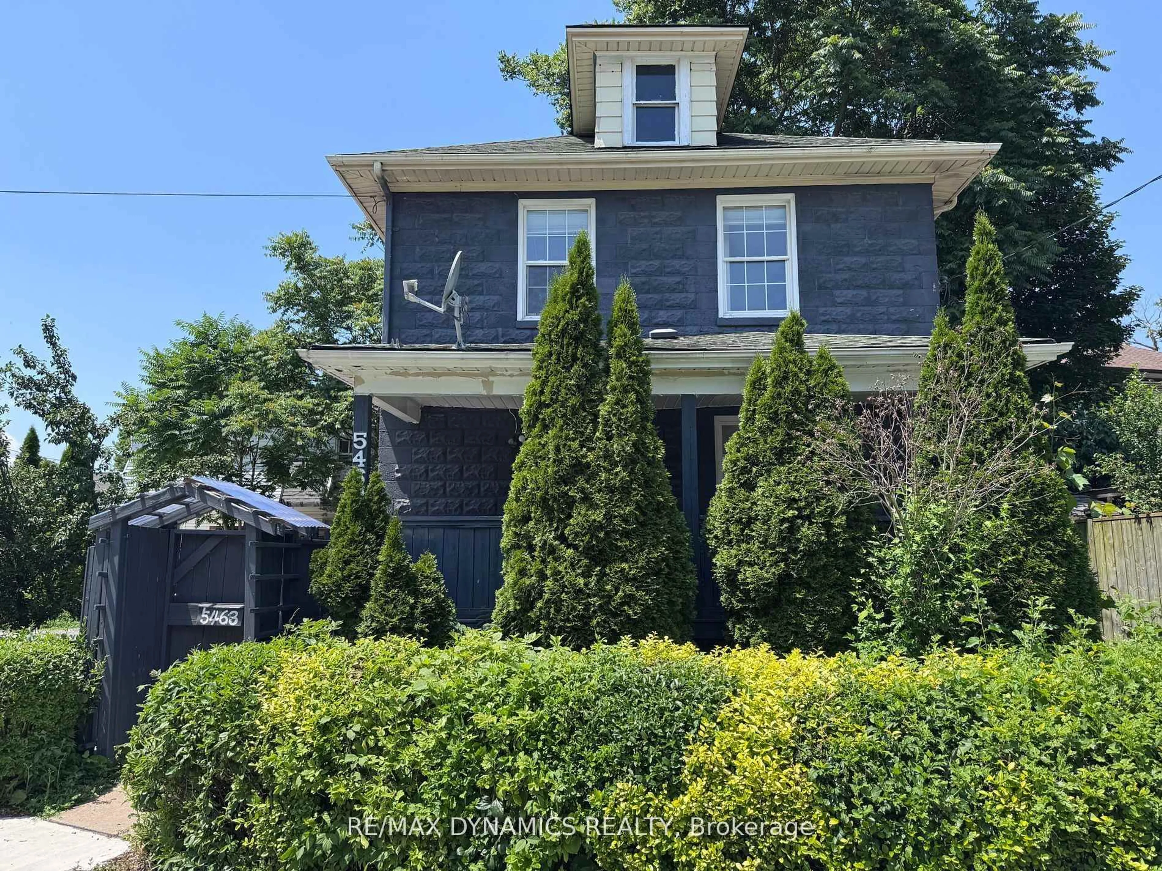 A pic from outside/outdoor area/front of a property/back of a property/a pic from drone, street for 5463 Palmer Ave, Niagara Falls Ontario L2E 3V2
