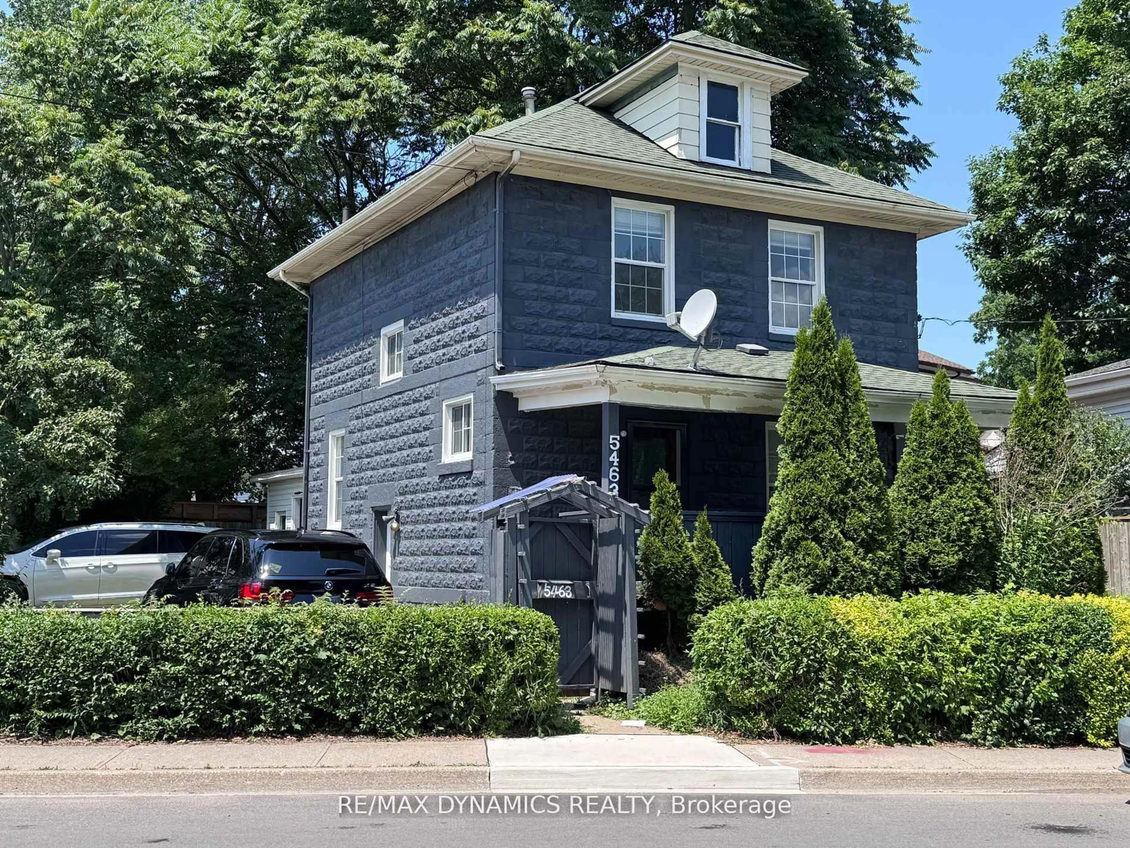 Home with vinyl exterior material, street for 5463 Palmer Ave, Niagara Falls Ontario L2E 3V2