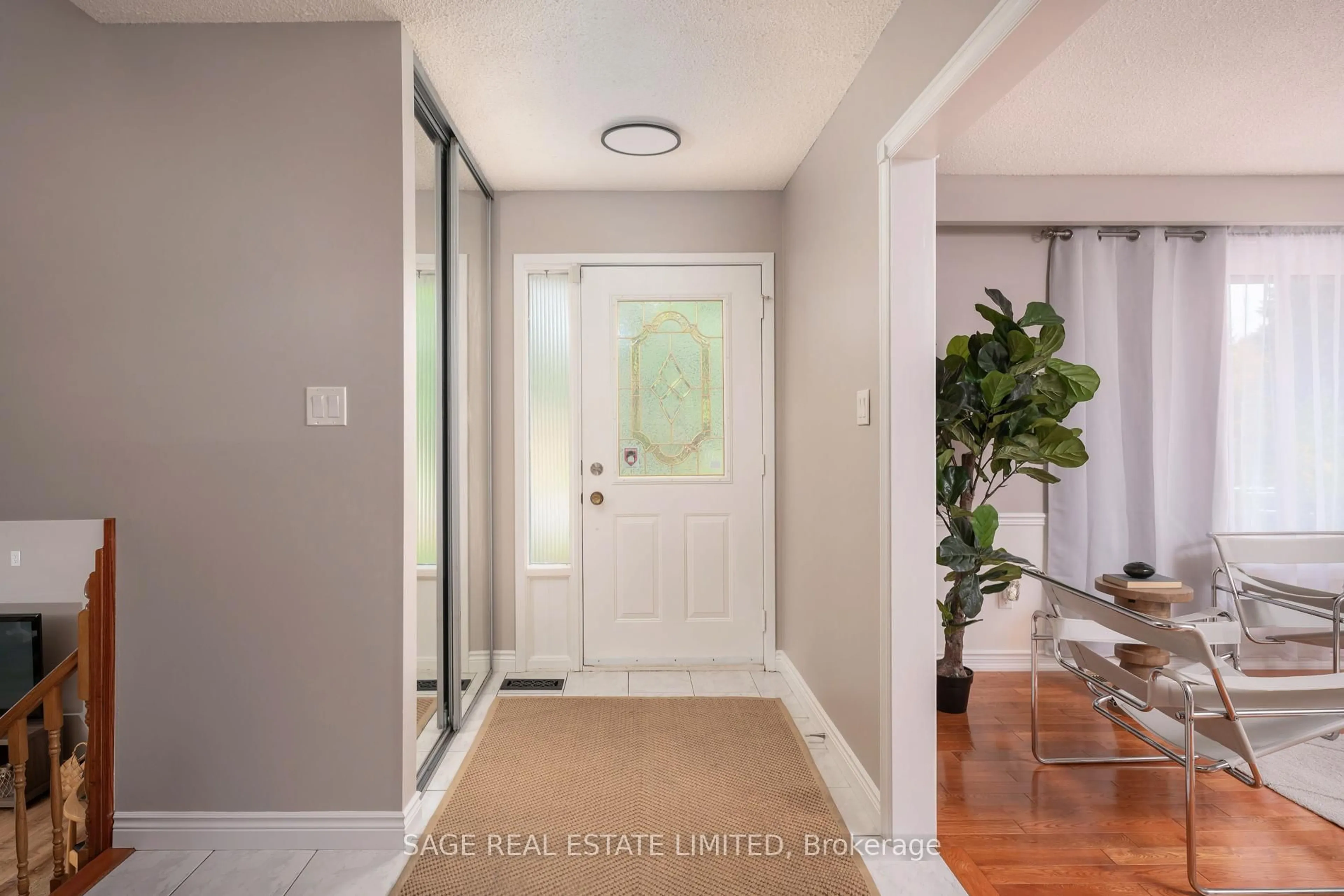 Indoor entryway for 41 Douglas Cres, Erin Ontario N0B 1Z0
