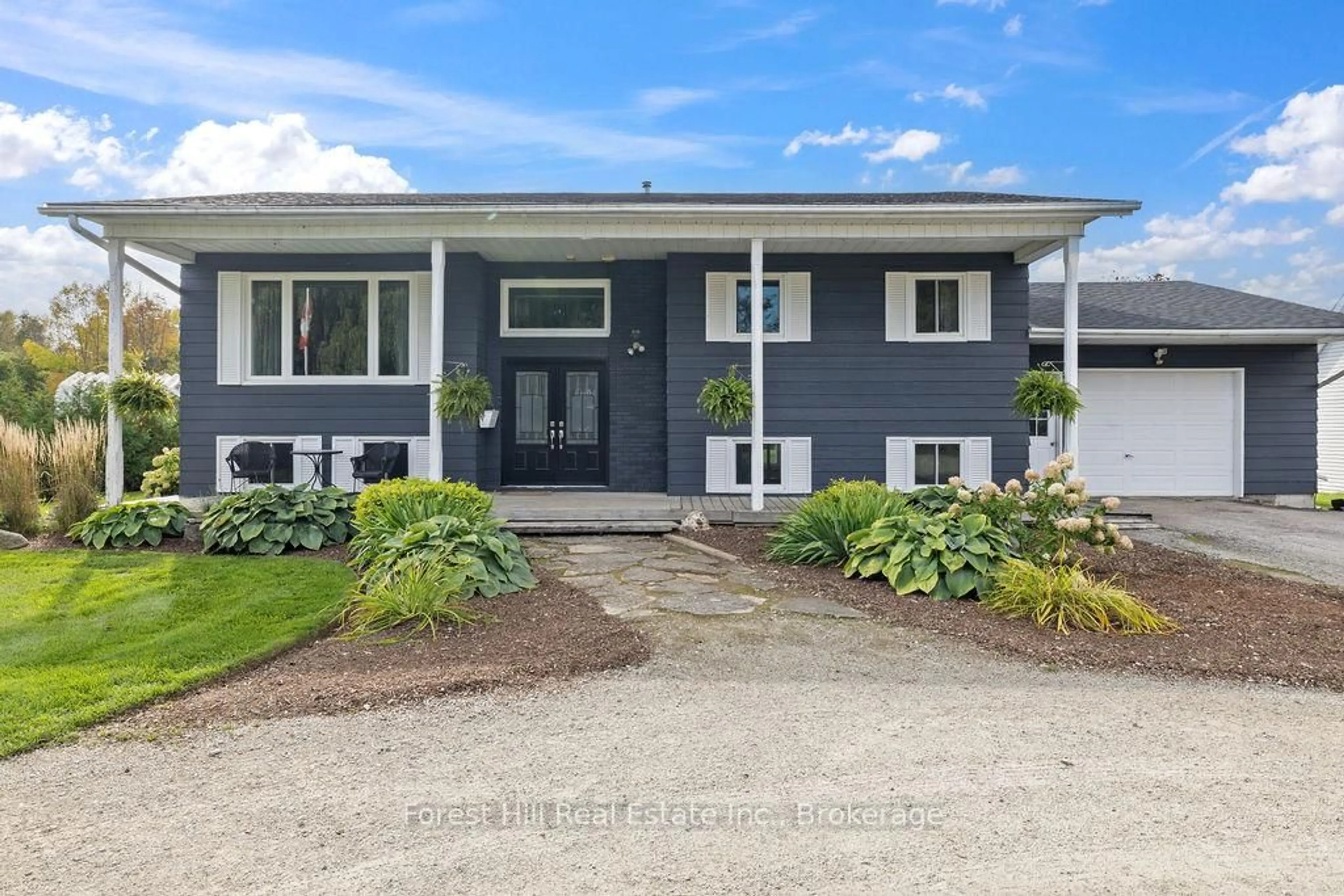 Home with vinyl exterior material, street for 197716 7 Grey Rd, Meaford Ontario N4L 1W7