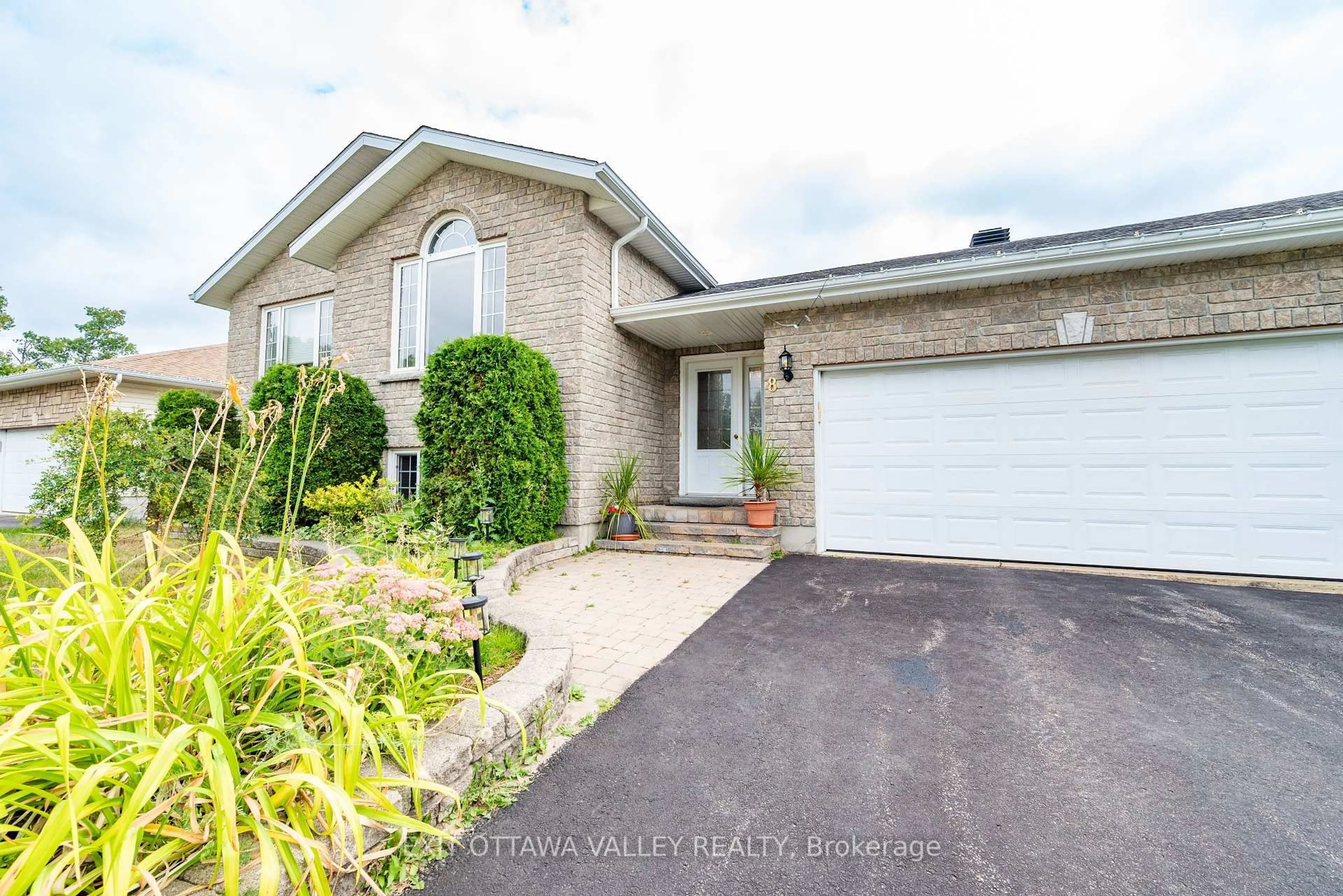 Unknown for 8 Cockcroft Cres, Deep River Ontario K0J 1P0