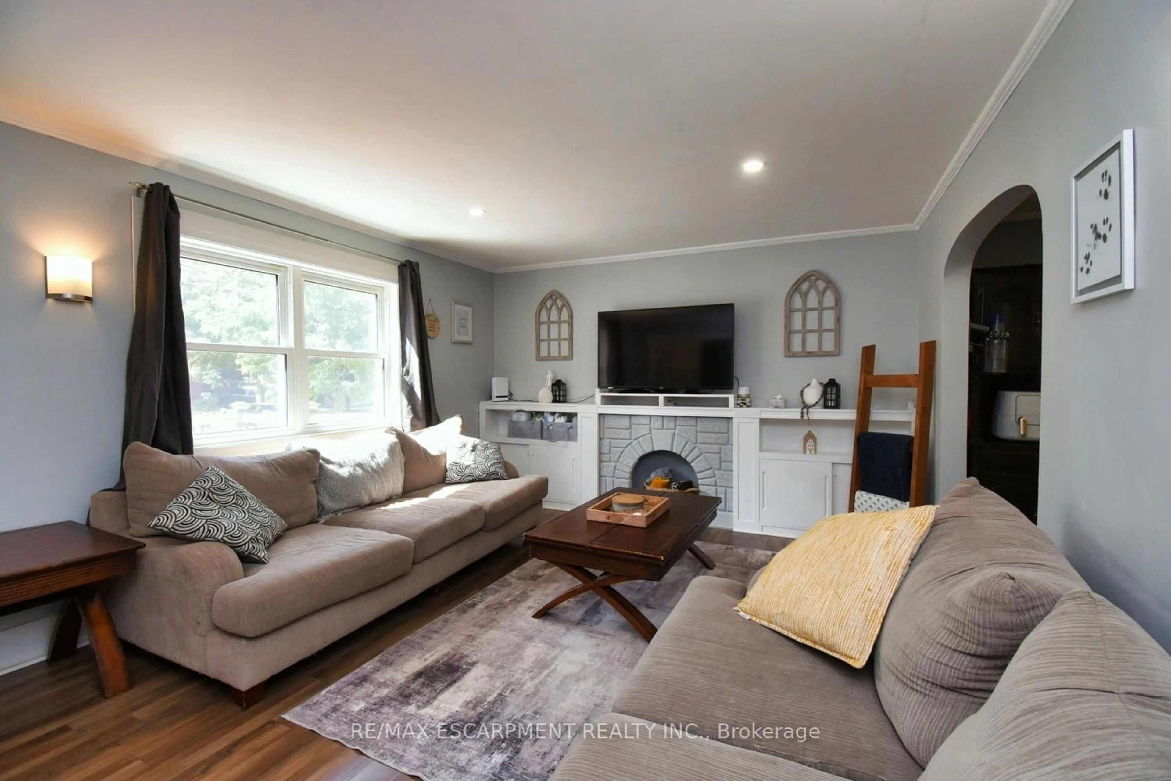 Living room with furniture, wood/laminate floor for 326 Darling St, Brantford Ontario N3S 3Y2