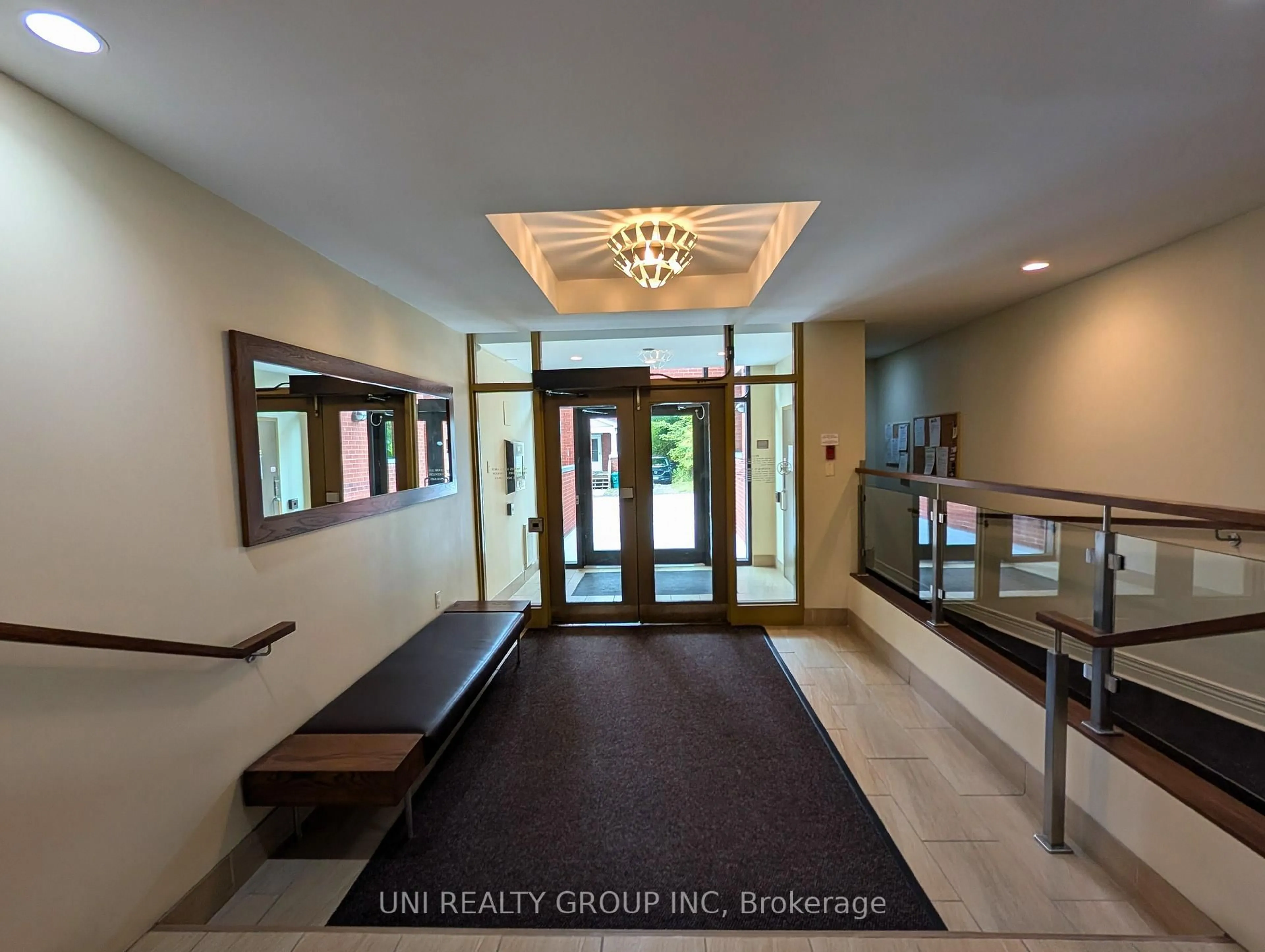 Indoor foyer for 959 NORTH RIVER Rd #109, Ottawa Ontario K1K 3V3