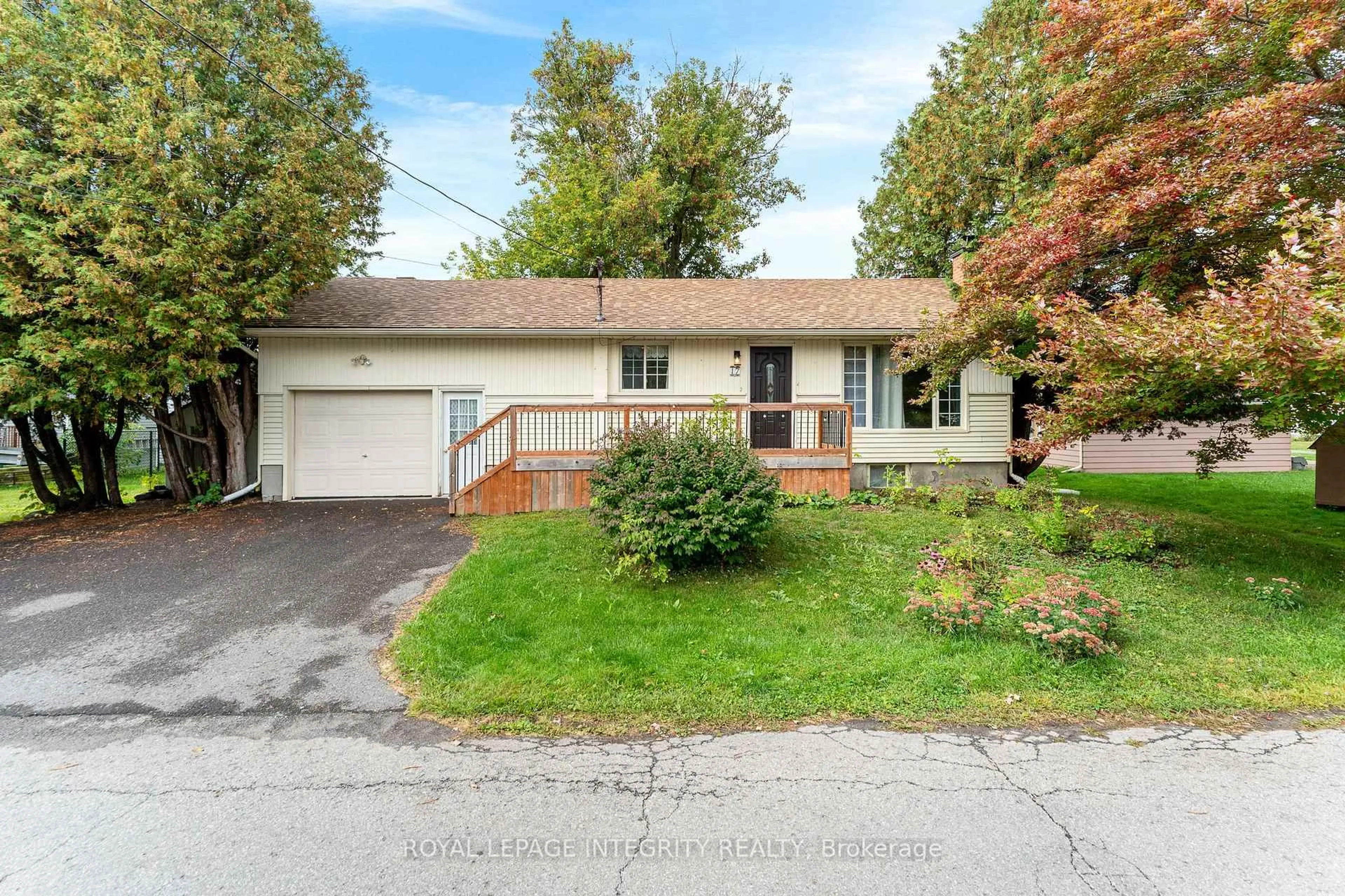 Unknown for 17 Second Ave, Russell Ontario K4R 1E2