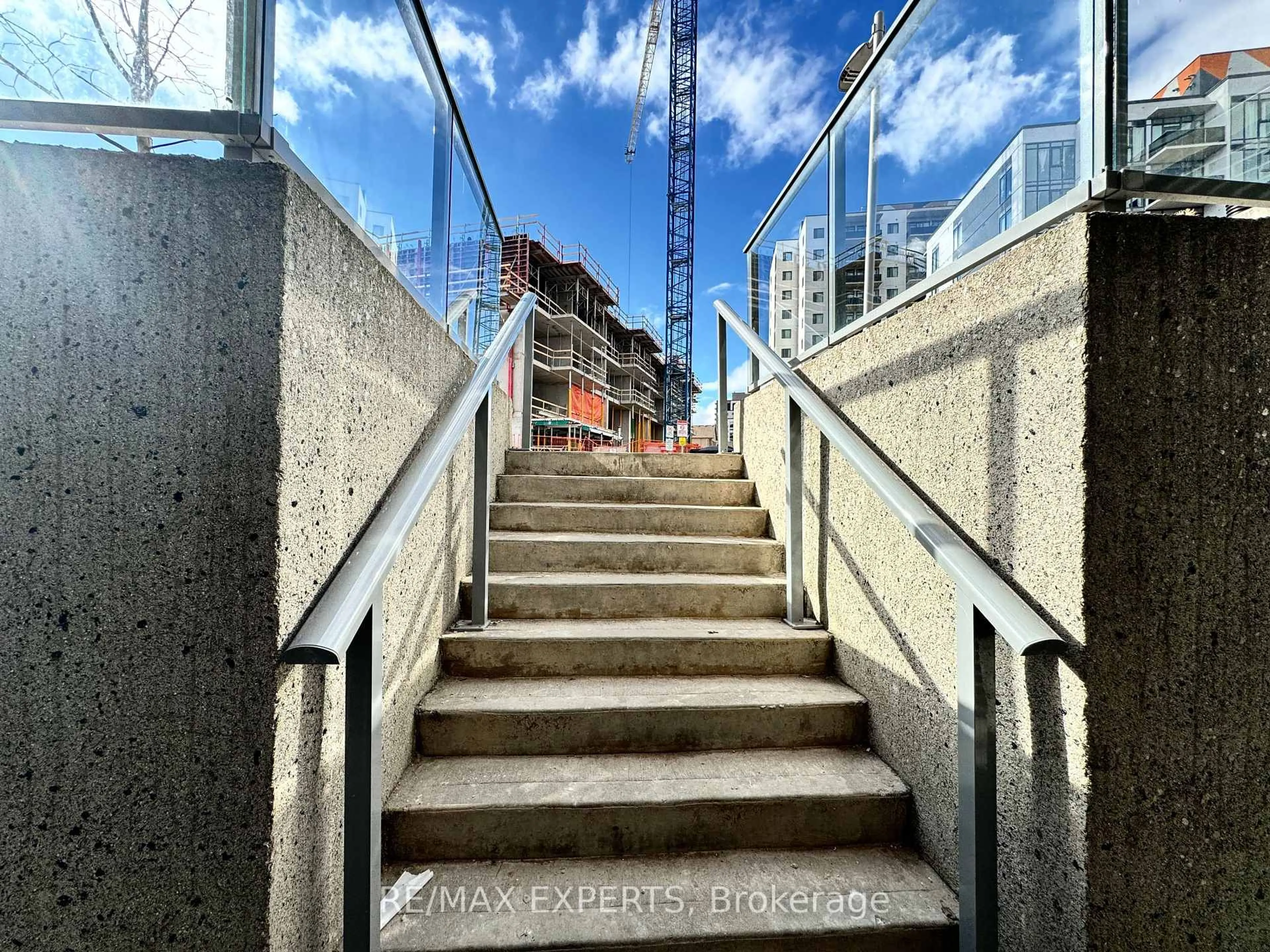 Stairs for 1430 Highland Rd #33A, Kitchener Ontario N2N 0C3