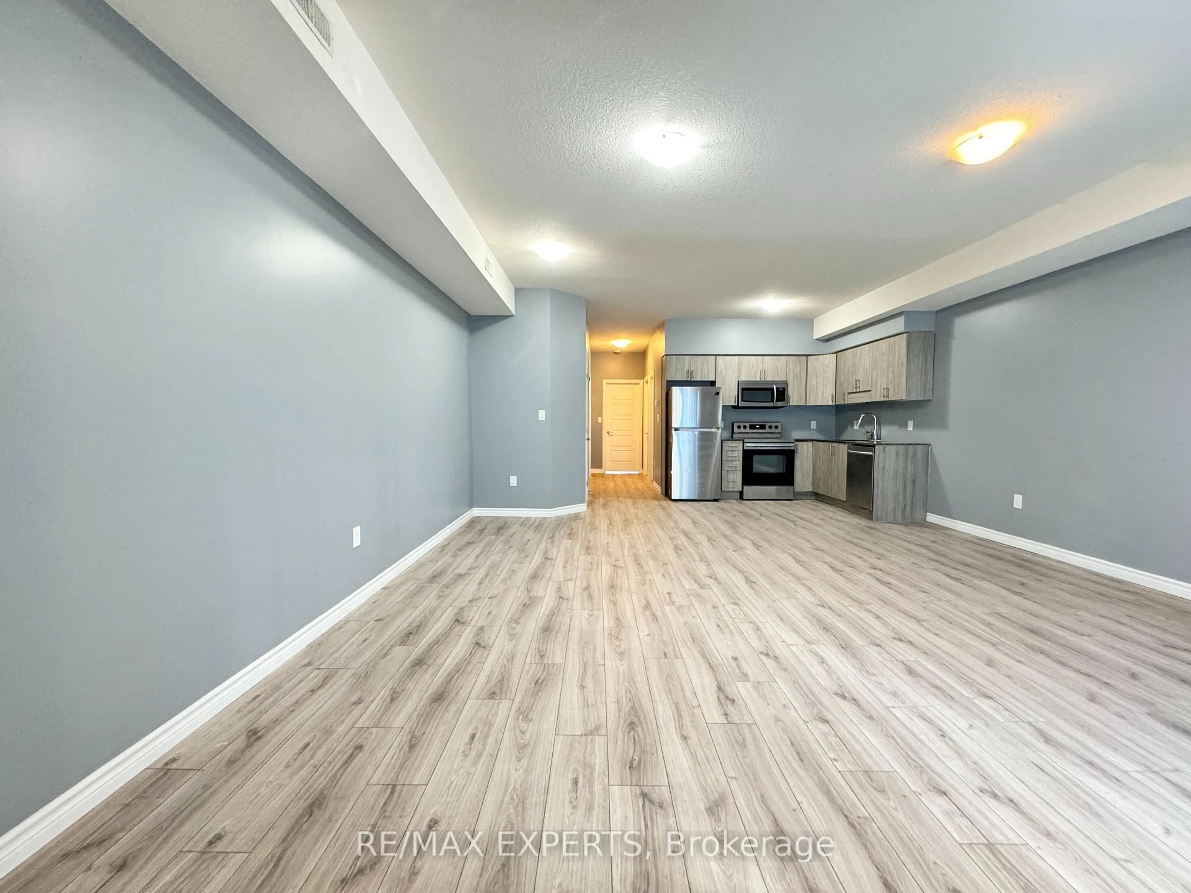 A pic of a room for 1430 Highland Rd #33A, Kitchener Ontario N2N 0C3
