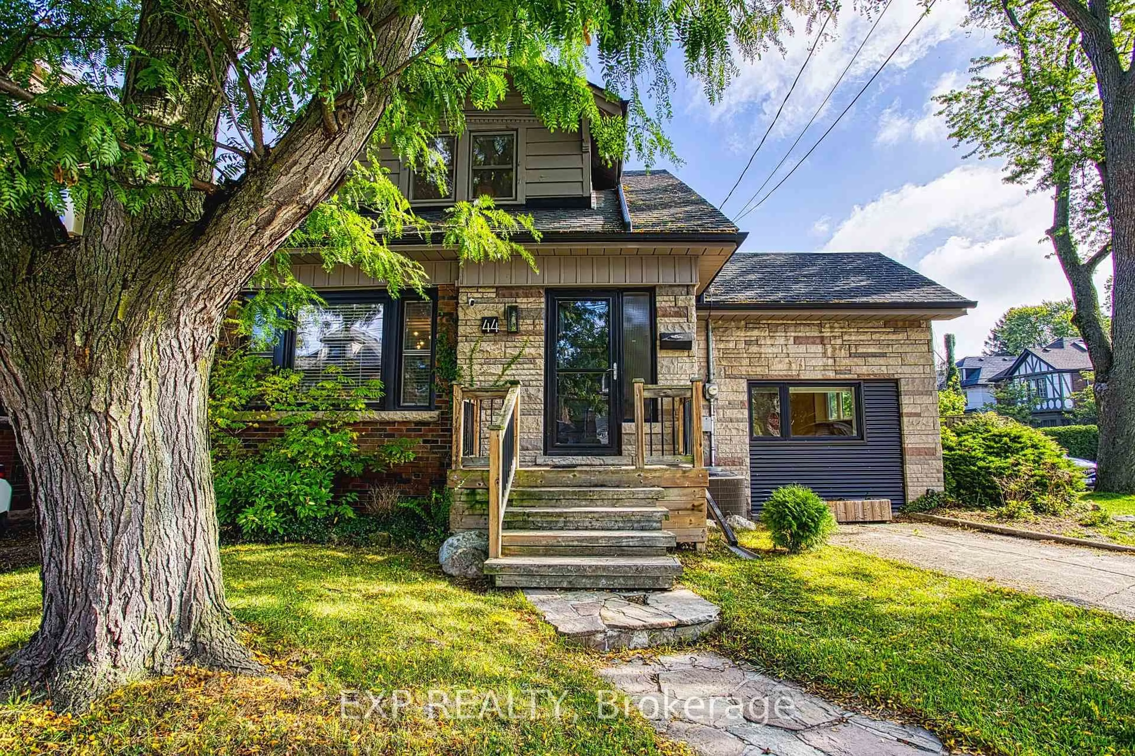 Home with brick exterior material, street for 44 Paisley Ave, Hamilton Ontario L8S 4G8