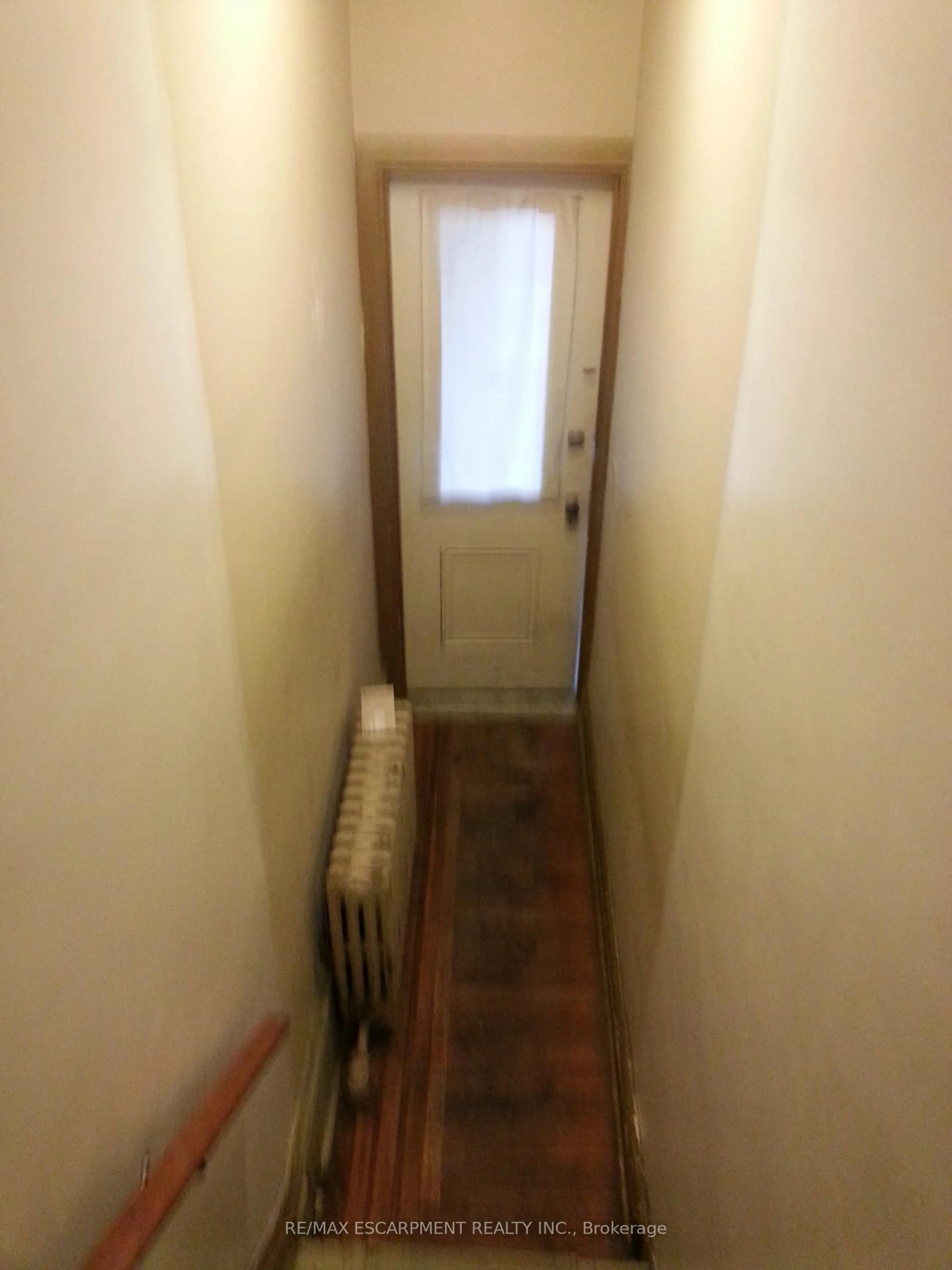 A pic of a room for 59 VICTORIA Ave, Hamilton Ontario L8L 5E3