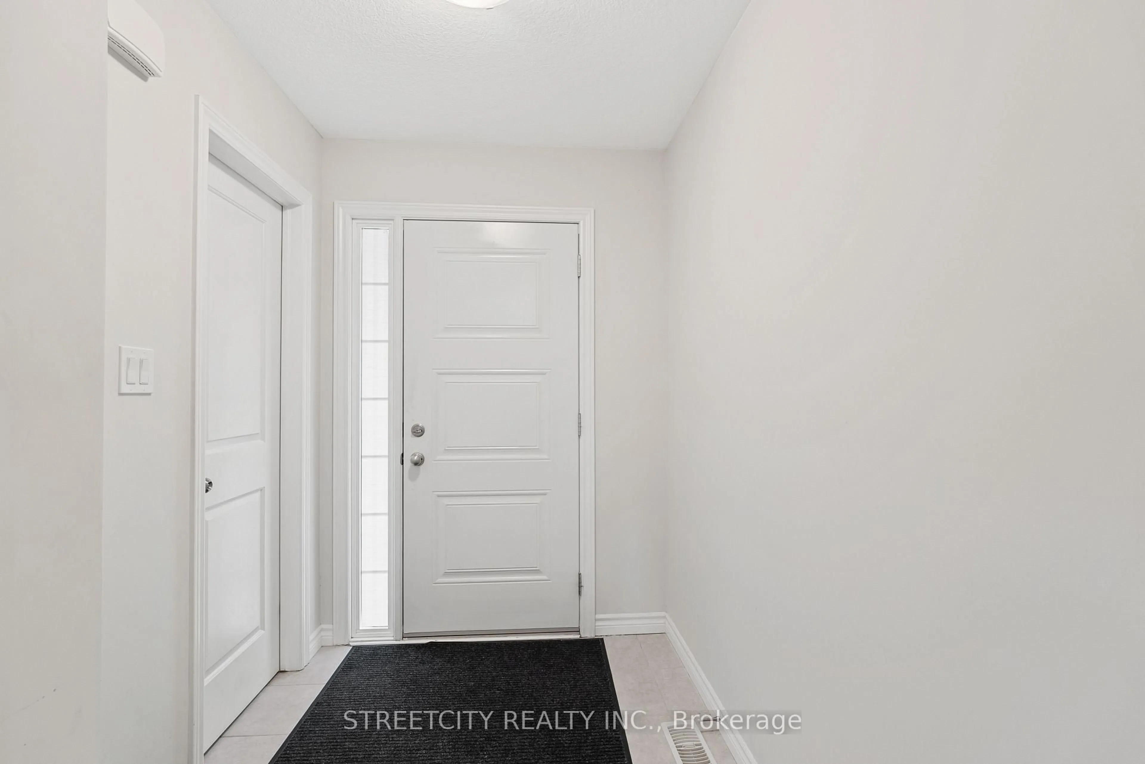 Indoor entryway for 307 Kennington Way, London South Ontario N6L 0H4