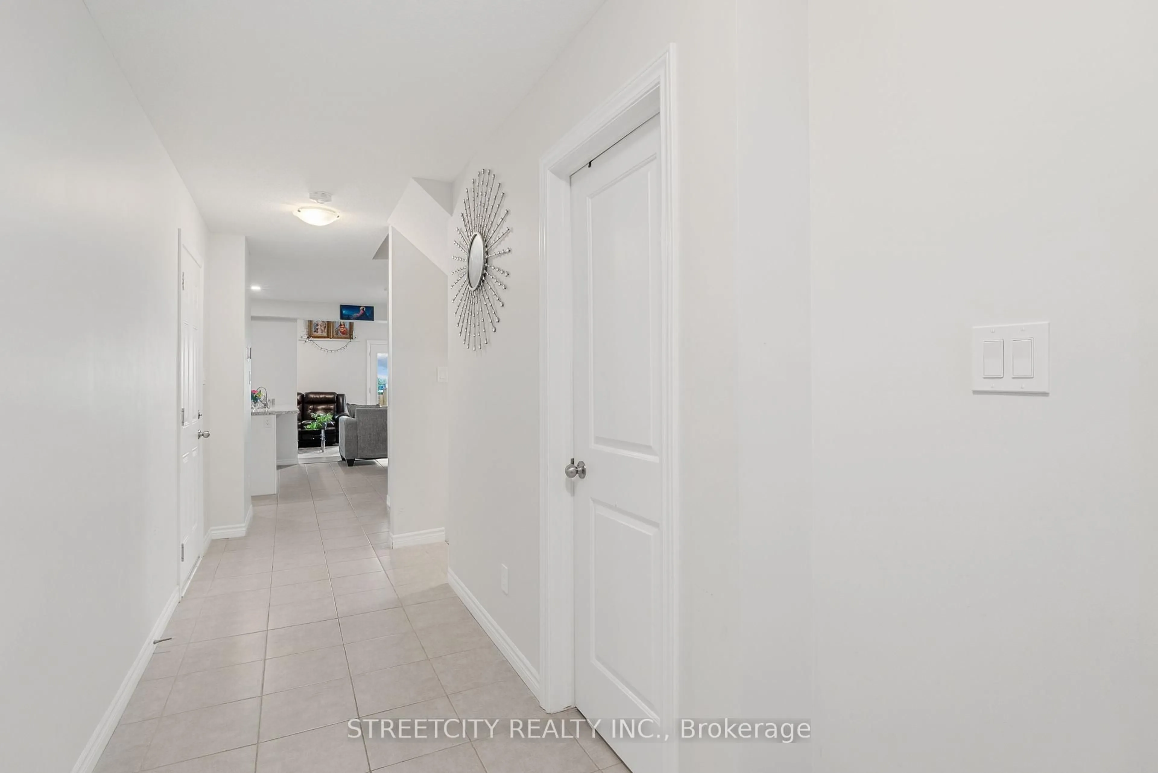 Indoor entryway for 307 Kennington Way, London South Ontario N6L 0H4