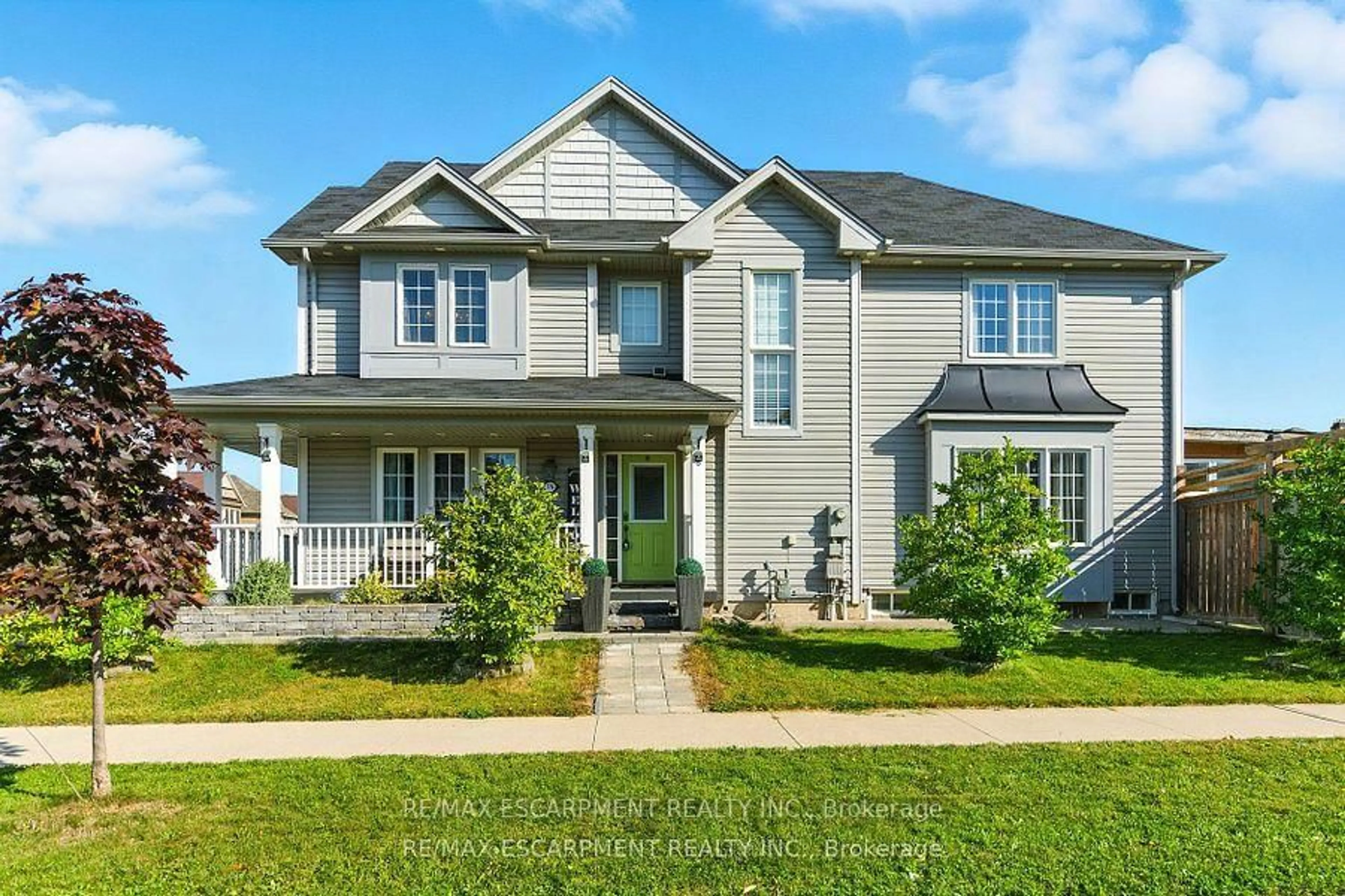 Home with vinyl exterior material, street for 7764 Sycamore Dr, Niagara Falls Ontario L2H 0N6